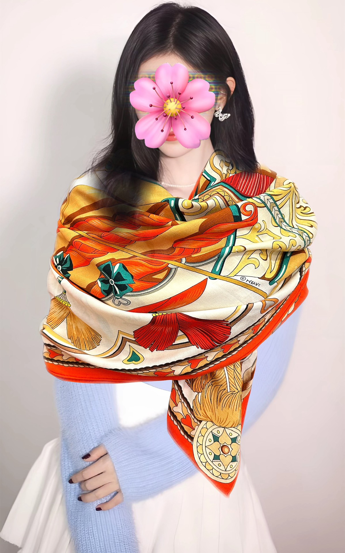 Hermès 上新 2026爱马仕【骏马奔腾】ZG同步 秋冬新款 新一季丝巾采购清单估计各位养马人们已经列好了 我就不推荐了回头分享一下部分 款的老款信息资料供大家参考 本季必购《Rondsdemarch》(圆场漫步) 一条来自丝巾羊绒丝方巾也不知道是马元素在男士方巾上运用比例高还是正好我每一条无论从配色还是主题图案都深得我心 也相较女款好驾驭 还便宜 大家 尺寸:140X140、材质：30%真丝+70丝绒