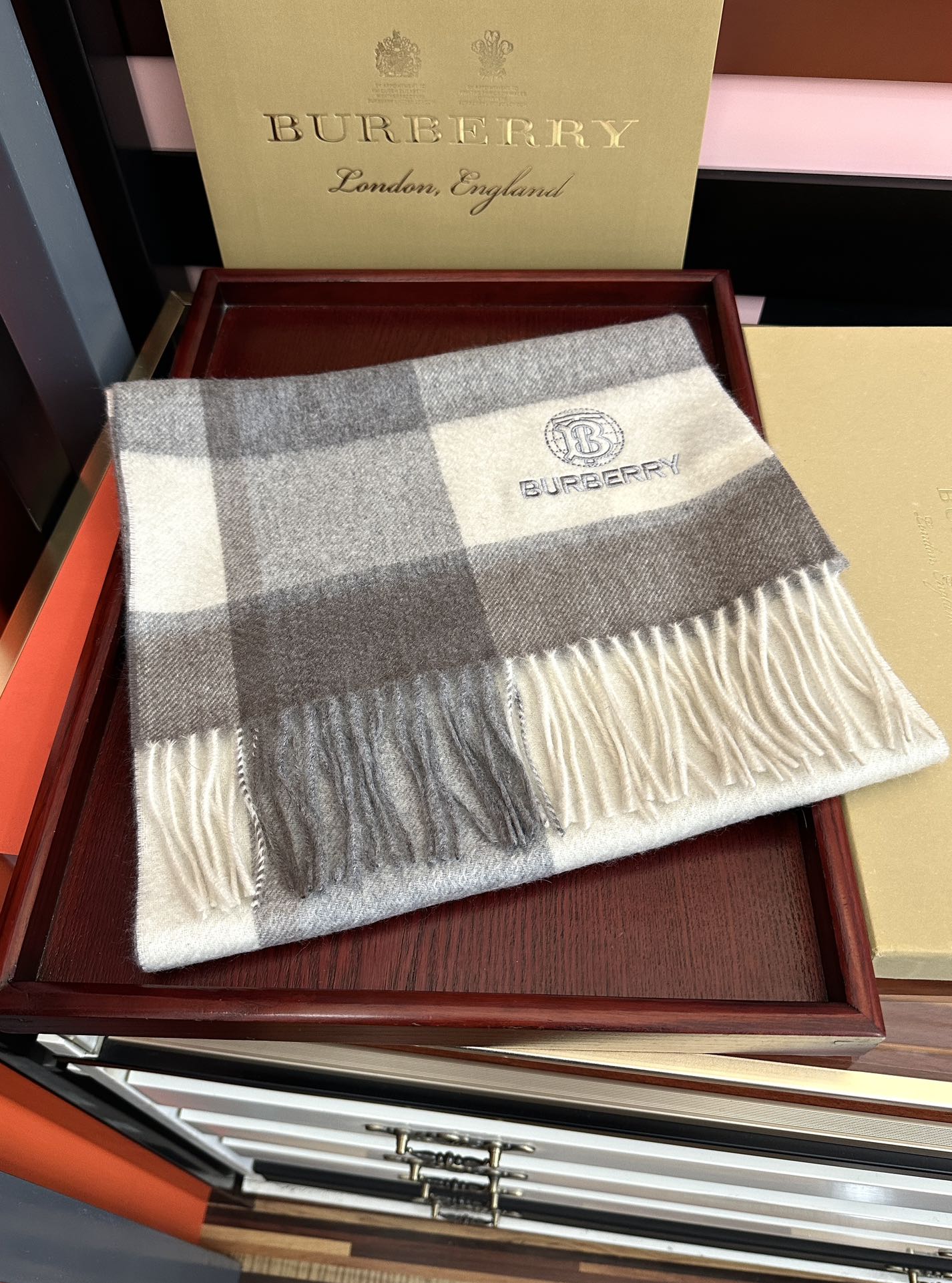 Burberry 125%山羊绒 2026 巴宝莉采用内蒙古 山羊绒 最新款男女通用 重磅推荐 的格子