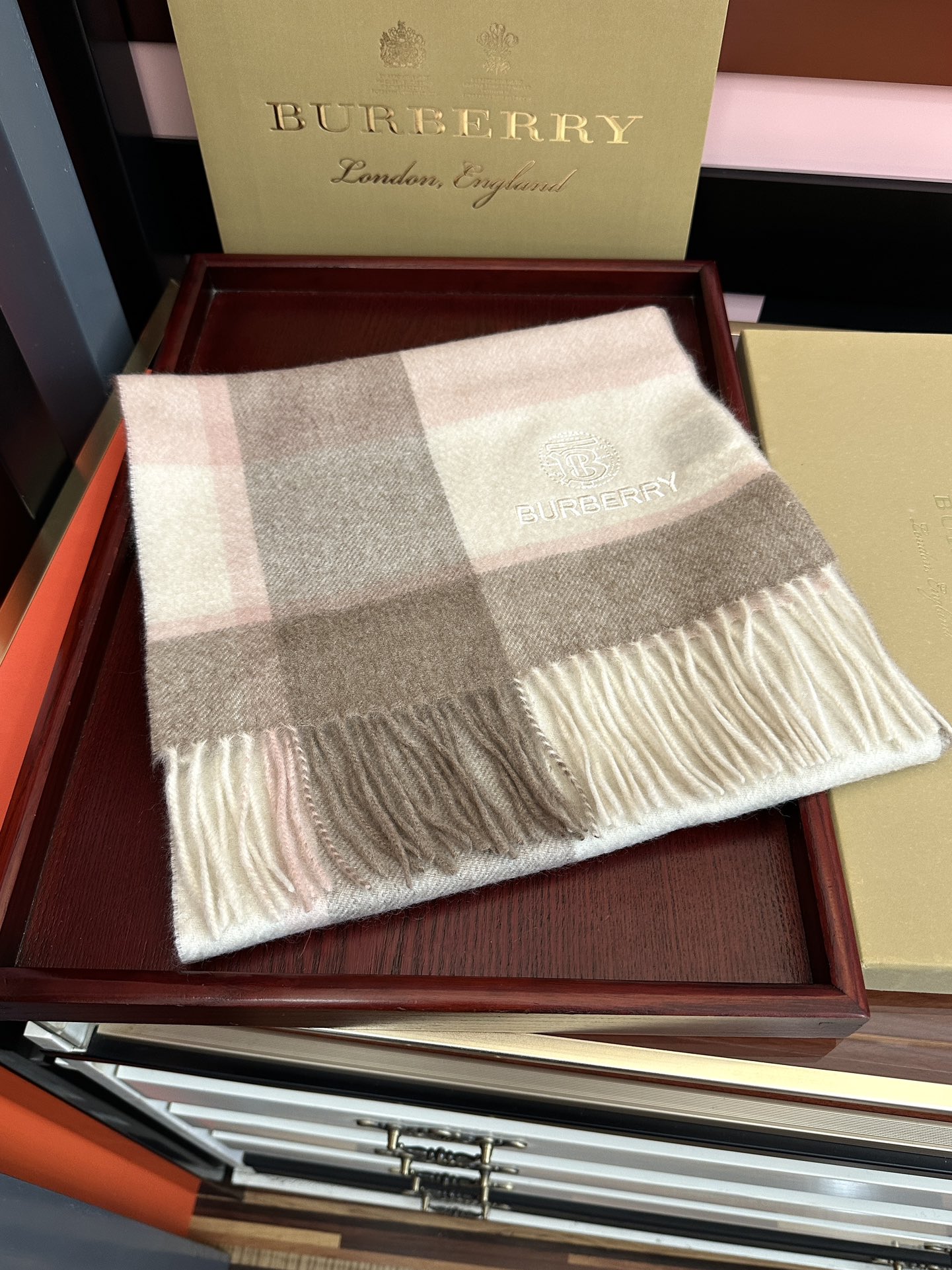 Burberry 125%山羊绒 2026 巴宝莉采用内蒙古 山羊绒 最新款男女通用 重磅推荐 的格子