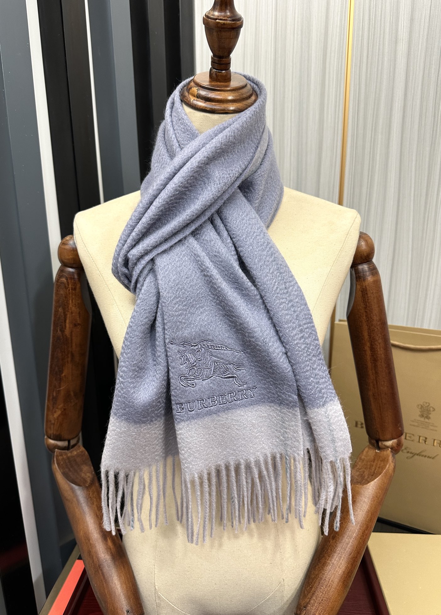 Burberry 125%山羊绒 巴宝莉 采用内蒙古山羊绒 2026最新款男女通用 重磅推荐 的格子