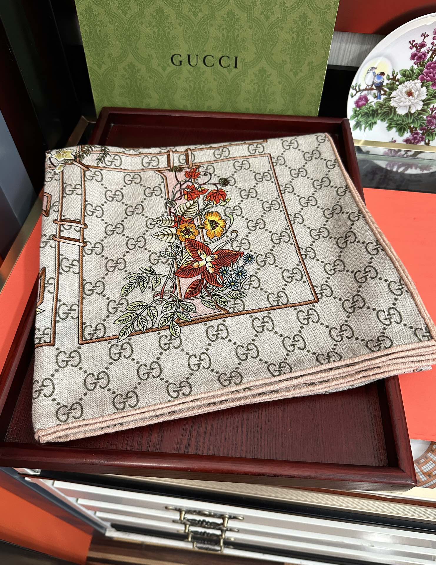 爆款。古奇 【GG图案双面同色】永远流行[礼物]~新一季的面料超高级，真心超级柔软，丝丝顺滑[太阳]韧性