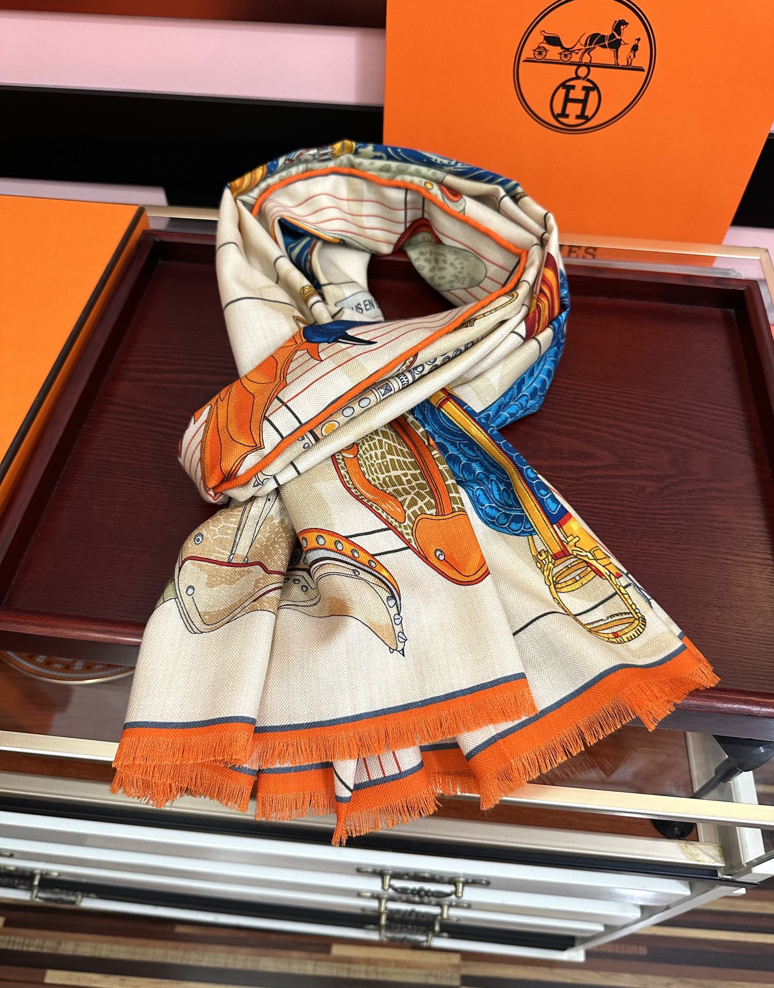 。新款 女士们必备款2026 新款爱马仕。【双面同色】太美了[吃瓜]下手一定要快[嘴唇]四季都可以用[勾