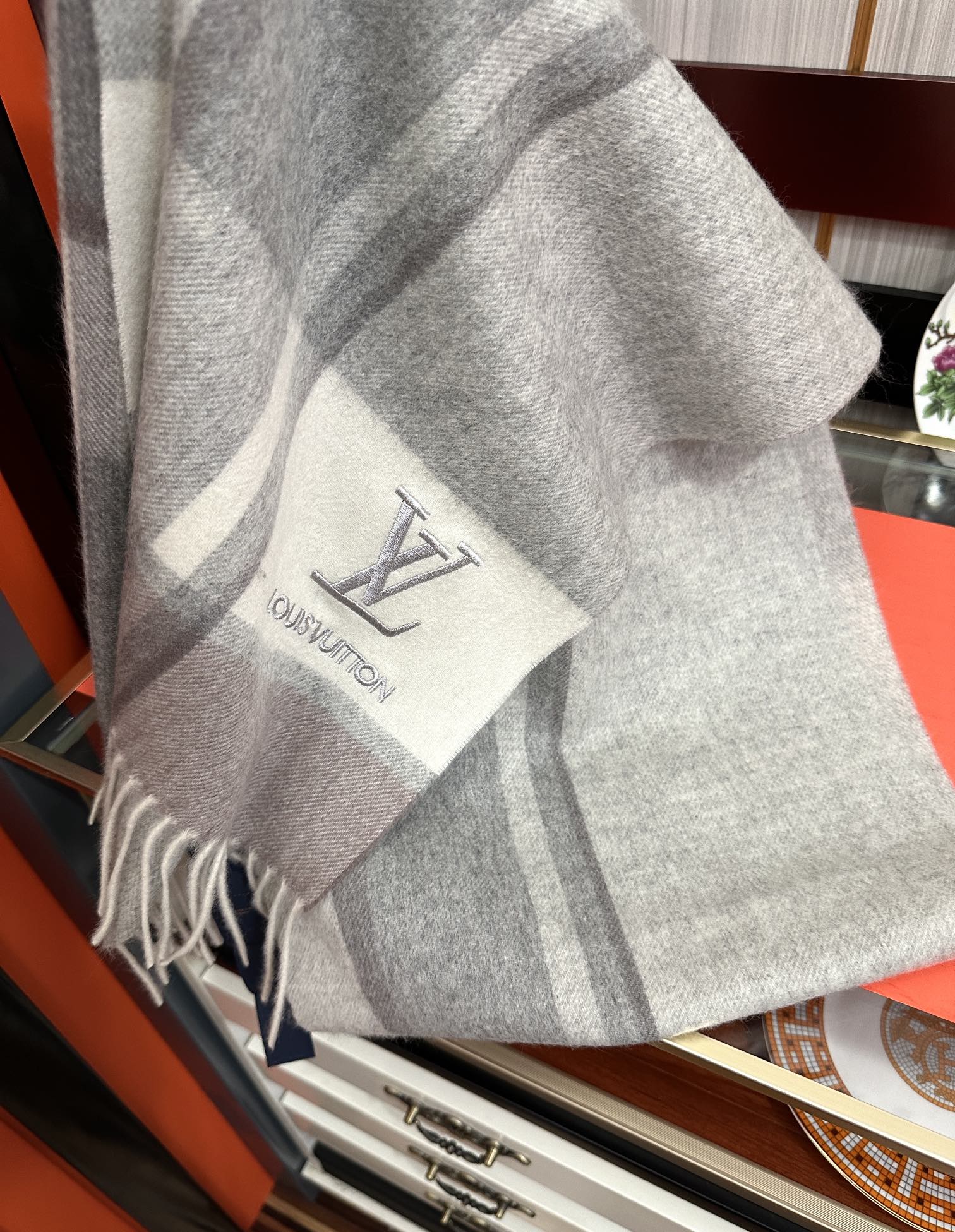 上新。2011 吧宝利 最爆款【采用内蒙古山羊绒】🎉男女士情侣款👫围巾‼️太美了😎让人耳目一新的感觉[色