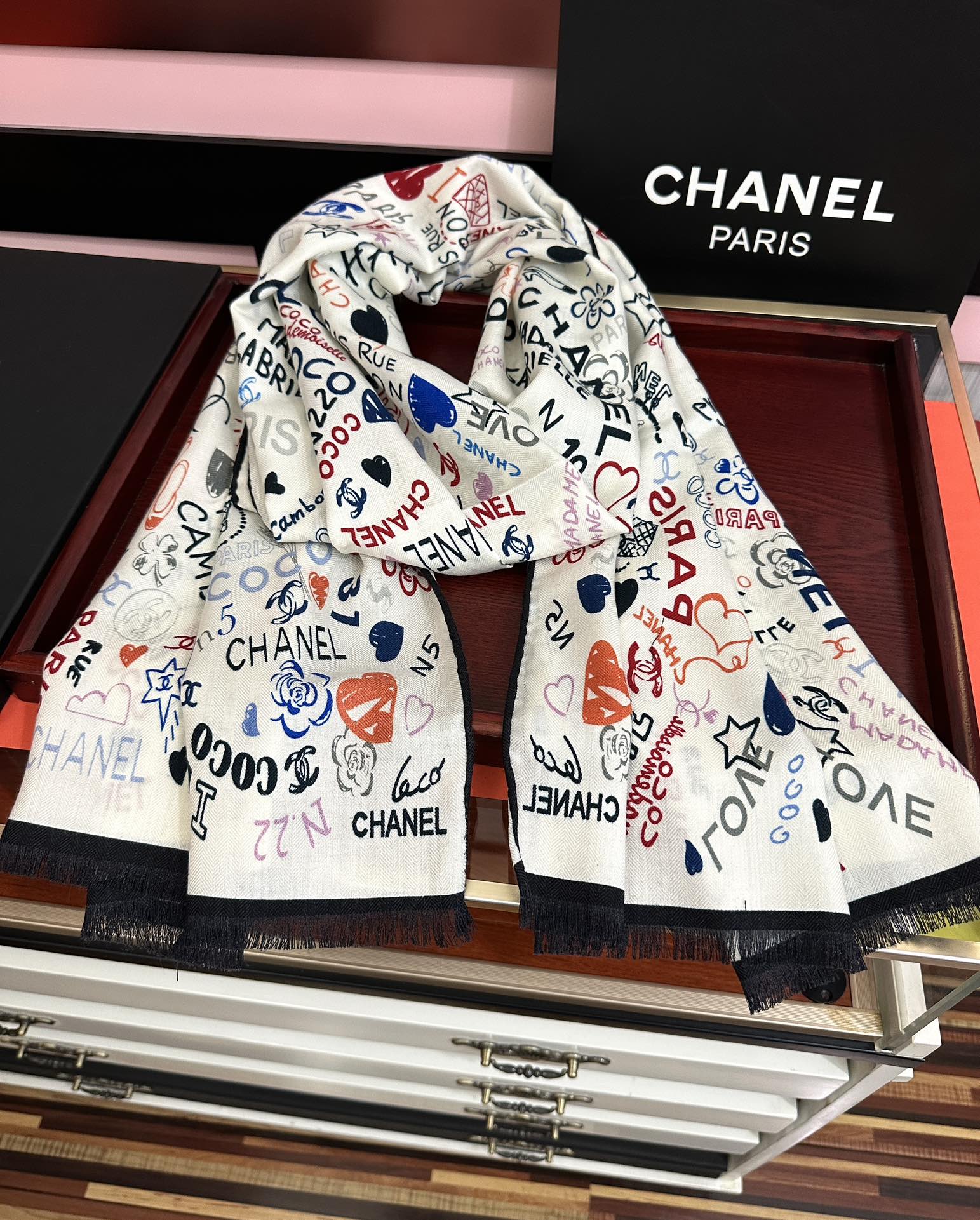 。新款 小香 双面同色 2026【coco涂鸦系列】太美了[吃瓜]下手一定要快[嘴唇]四季都可以用[勾引