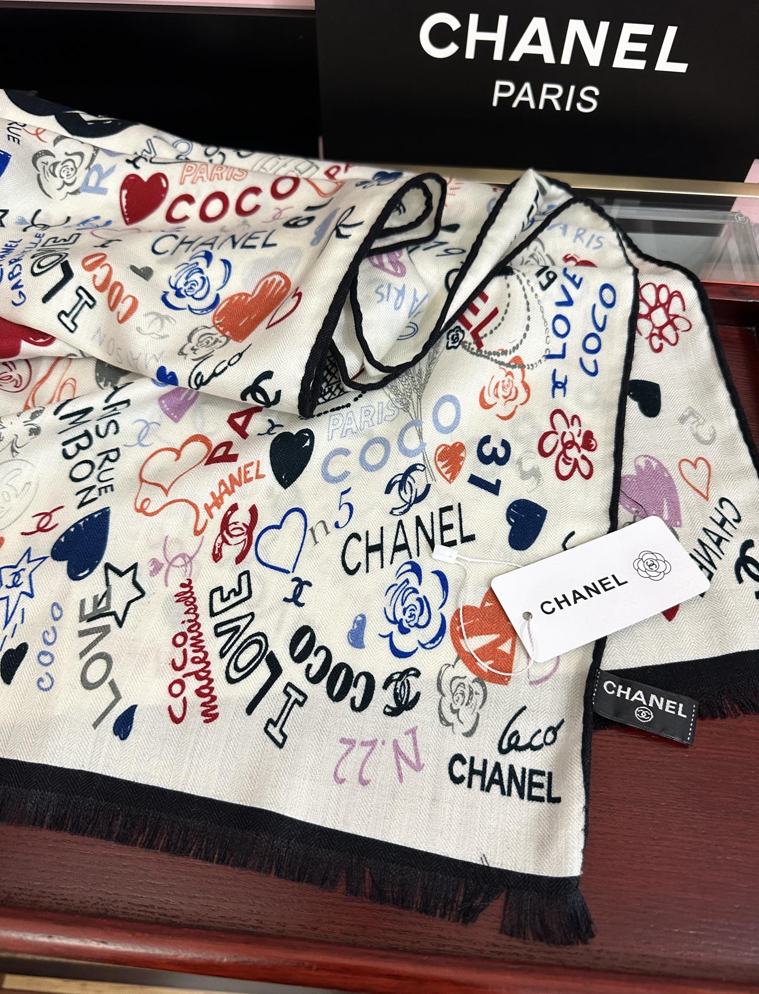 。新款 小香 双面同色 2026【coco涂鸦系列】太美了[吃瓜]下手一定要快[嘴唇]四季都可以用[勾引