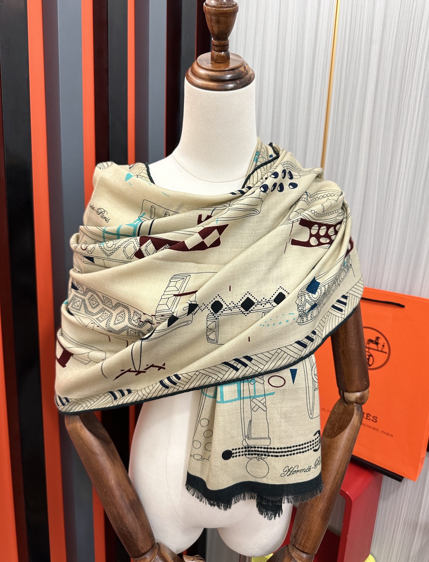 新款爱马士。2011双面同色印花[吃瓜]四季都可以用真心美的让人非常非上身效果简直美翻了 品质非常完美👍