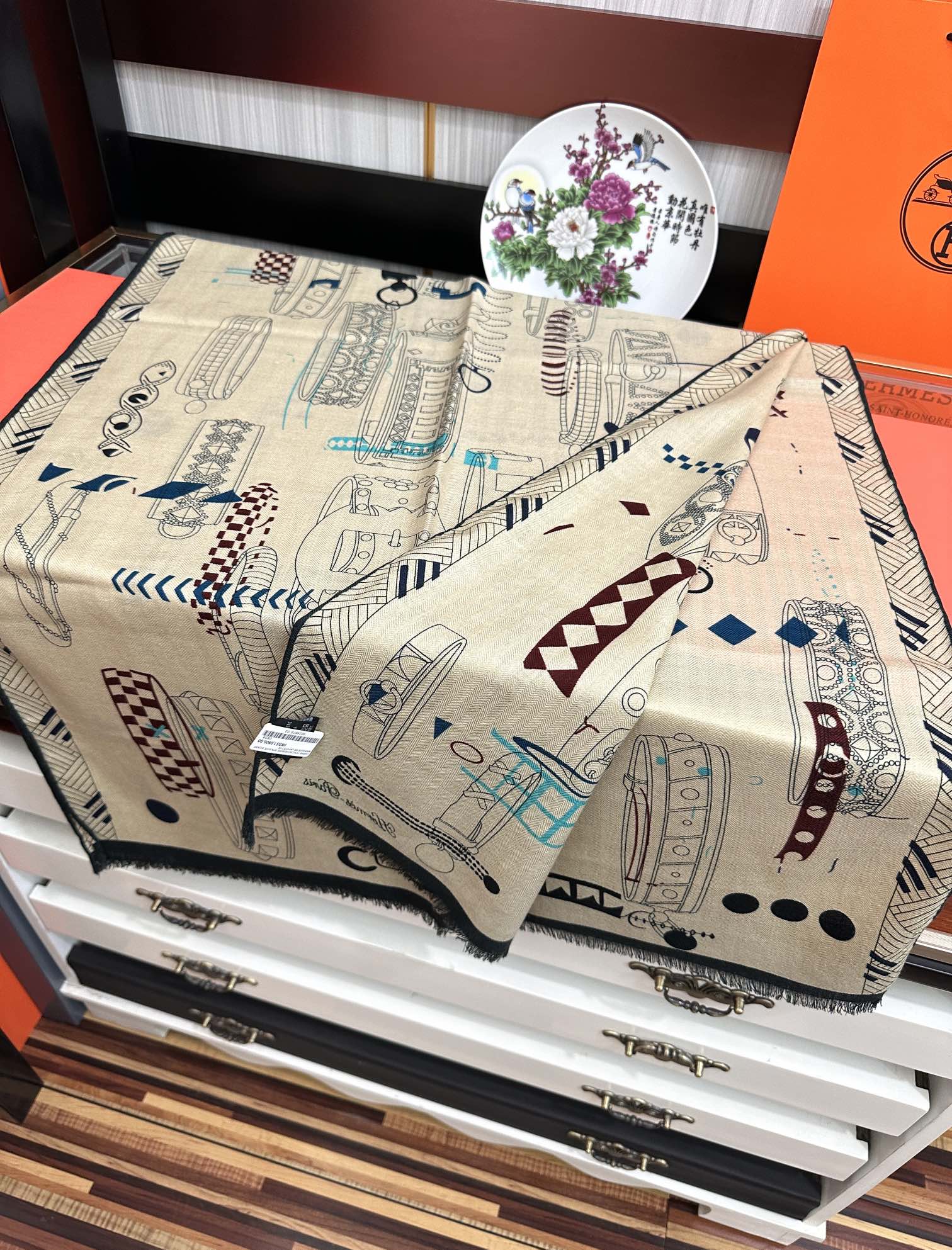 新款爱马士。2011双面同色印花[吃瓜]四季都可以用真心美的让人非常非上身效果简直美翻了 品质非常完美👍