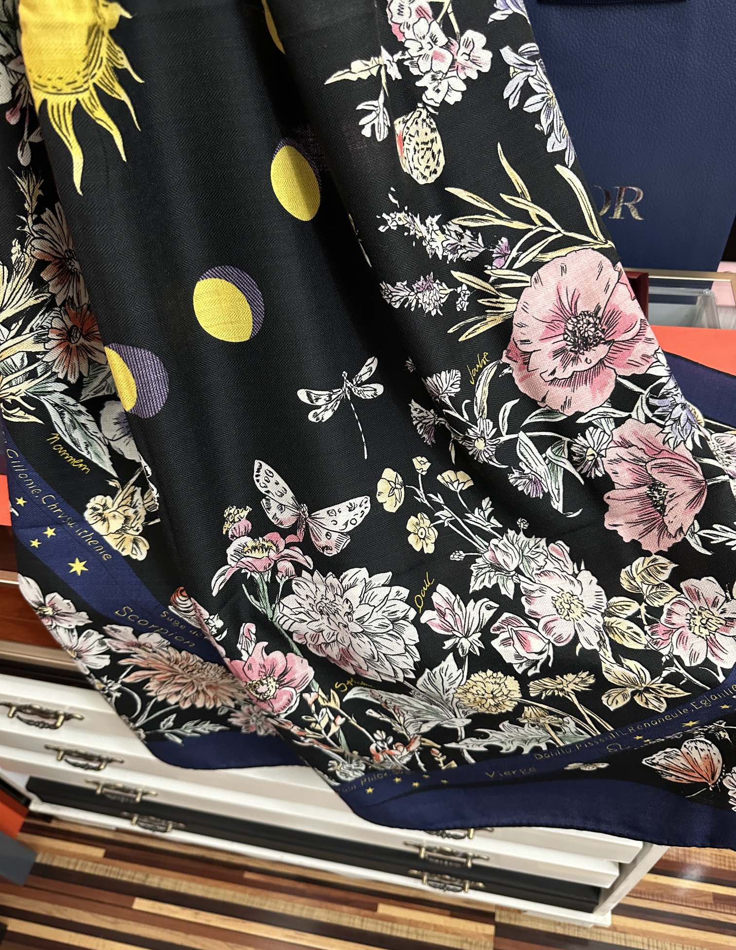 上新❤️迪奥 2026【花奔系列双面同色】经典优雅[礼物]~气质到骨子里[色]新一季的面料超高级，真心超