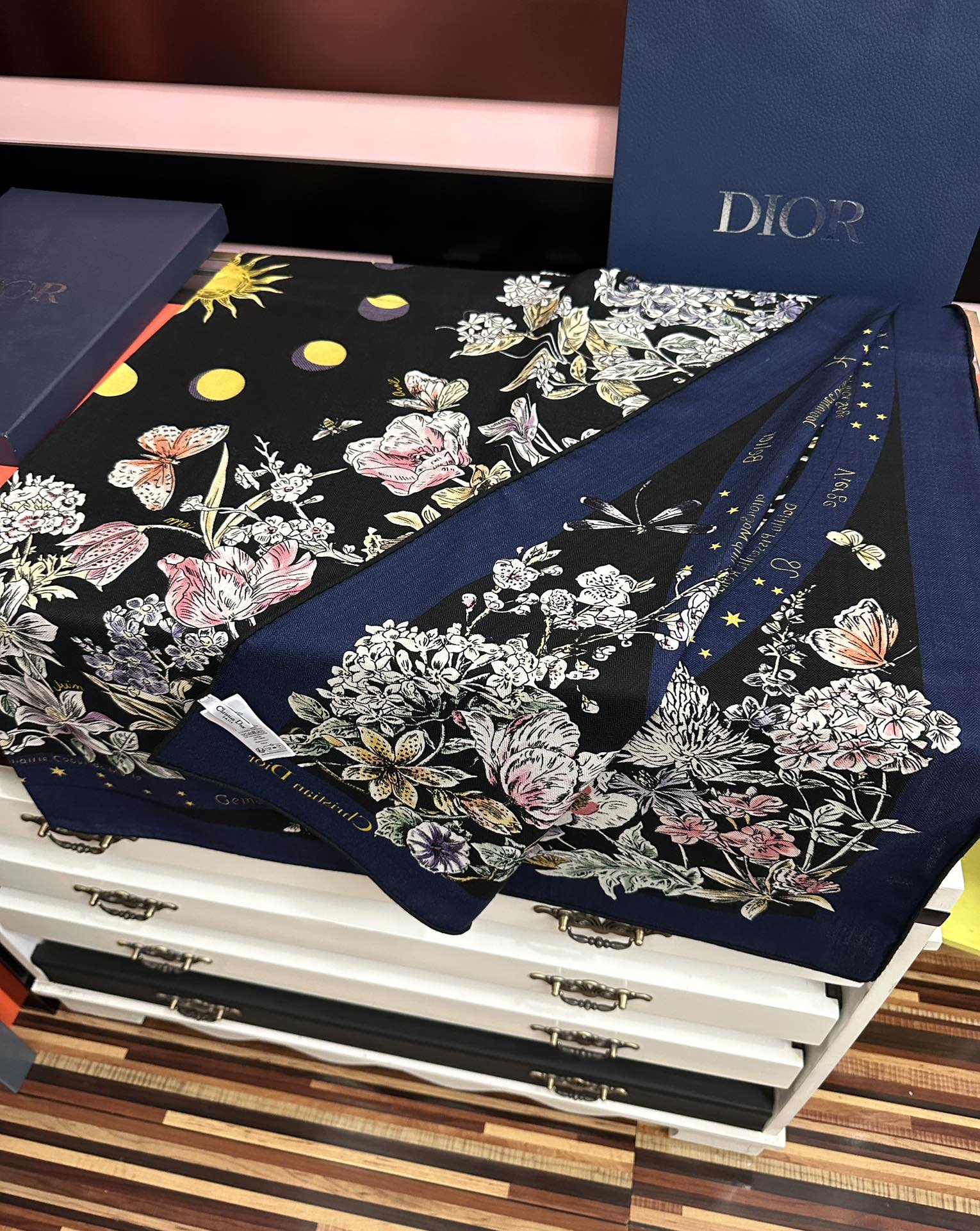 上新❤️迪奥 2026【花奔系列双面同色】经典优雅[礼物]~气质到骨子里[色]新一季的面料超高级，真心超