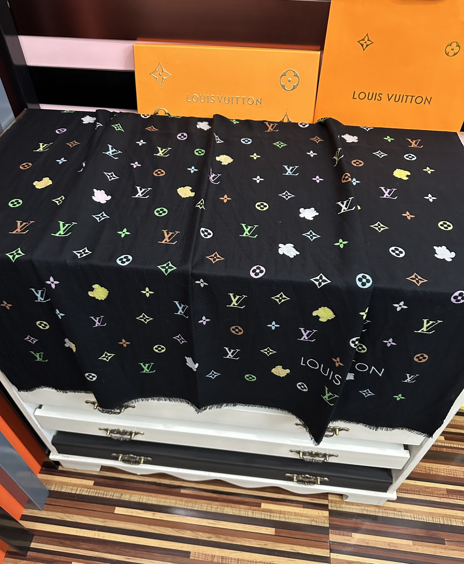 。新款 L 家 2026 最新款[得意]真心赞👍【戒指绒长巾】😘💍实物真心美 🎀披肩配以印花💓💃🏻无论设