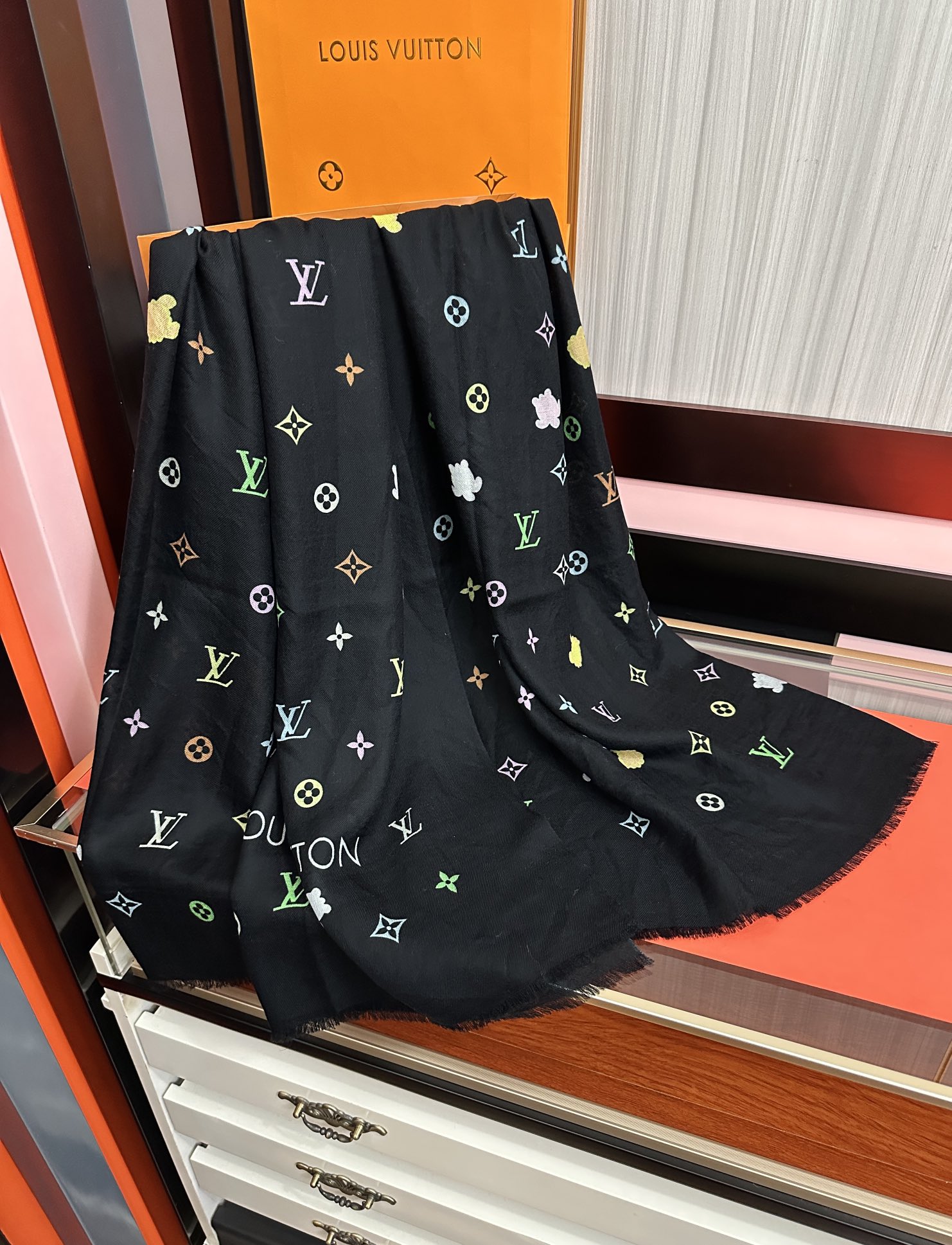 。新款 L 家 2026 最新款[得意]真心赞👍【戒指绒长巾】😘💍实物真心美 🎀披肩配以印花💓💃🏻无论设