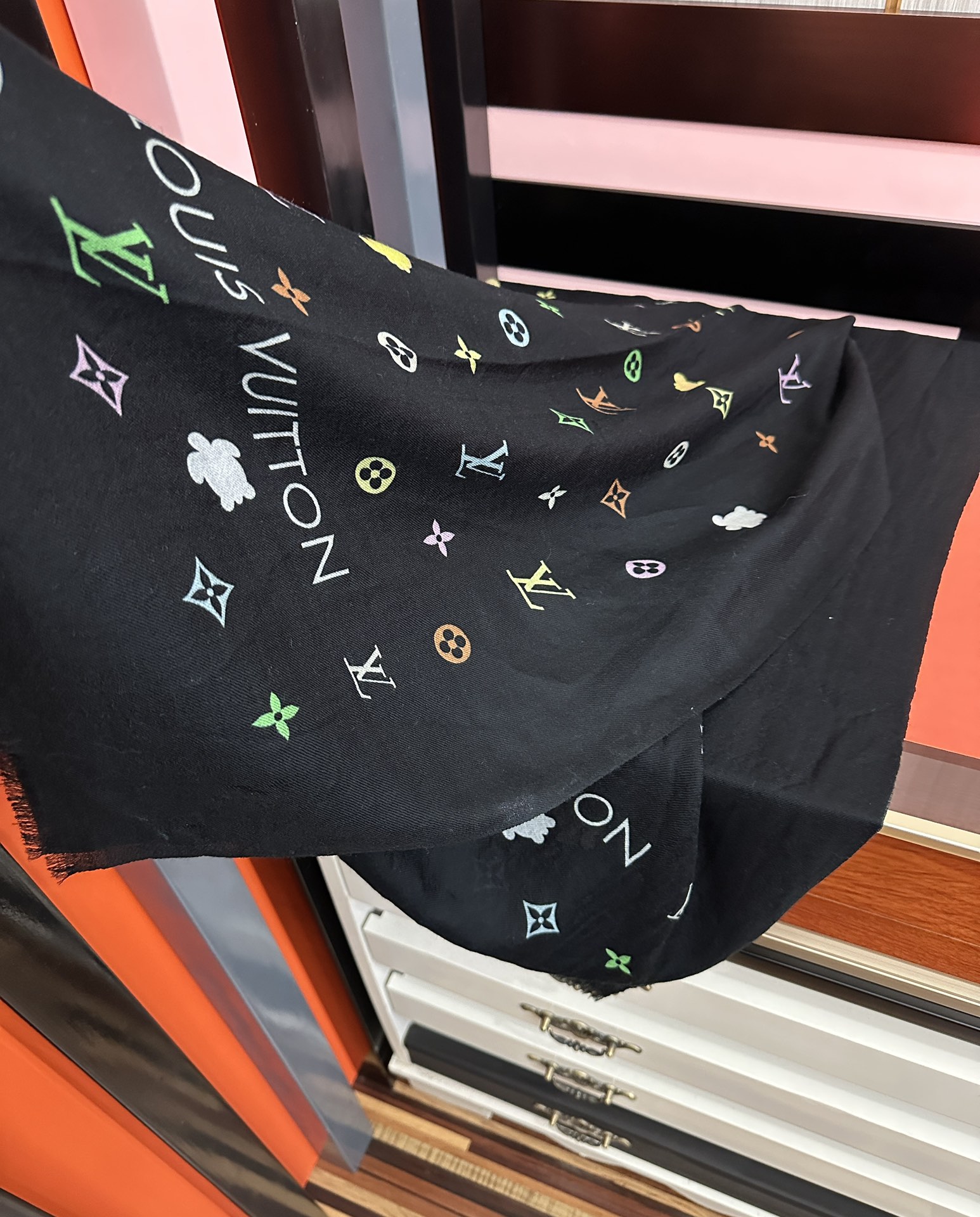 。新款 L 家 2026 最新款[得意]真心赞👍【戒指绒长巾】😘💍实物真心美 🎀披肩配以印花💓💃🏻无论设