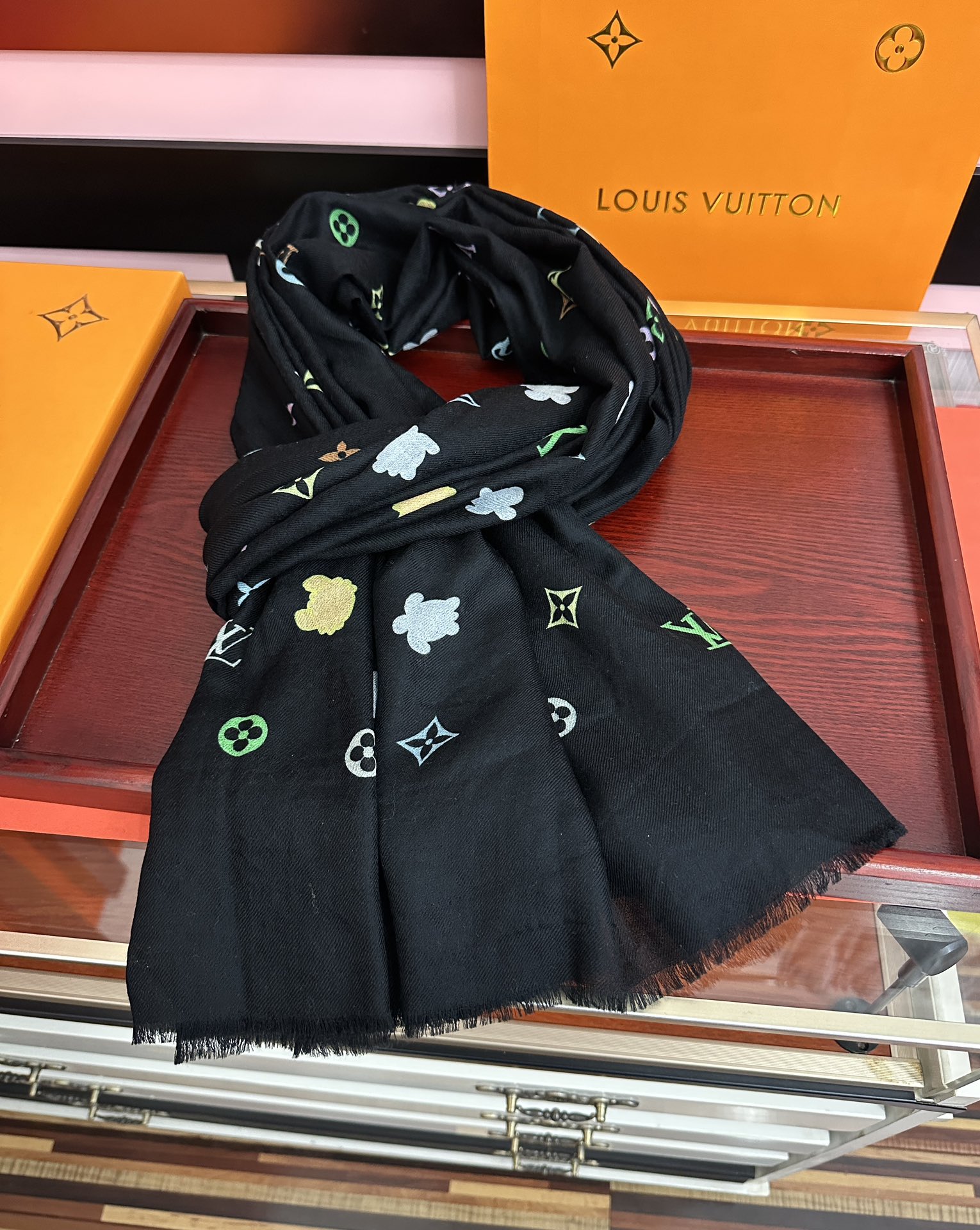 。新款 L 家 2026 最新款[得意]真心赞👍【戒指绒长巾】😘💍实物真心美 🎀披肩配以印花💓💃🏻无论设