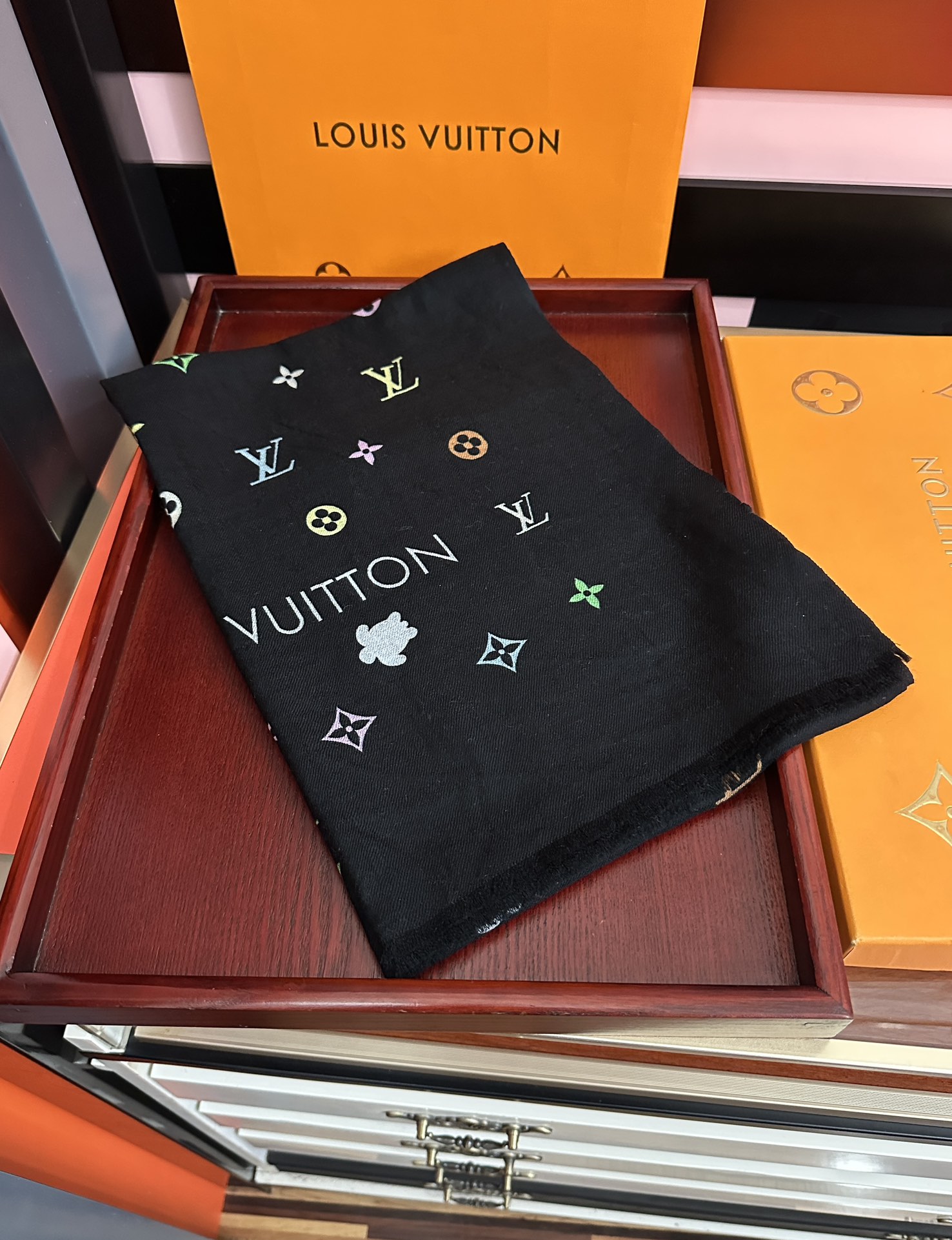 。新款 L 家 2026 最新款[得意]真心赞👍【戒指绒长巾】😘💍实物真心美 🎀披肩配以印花💓💃🏻无论设