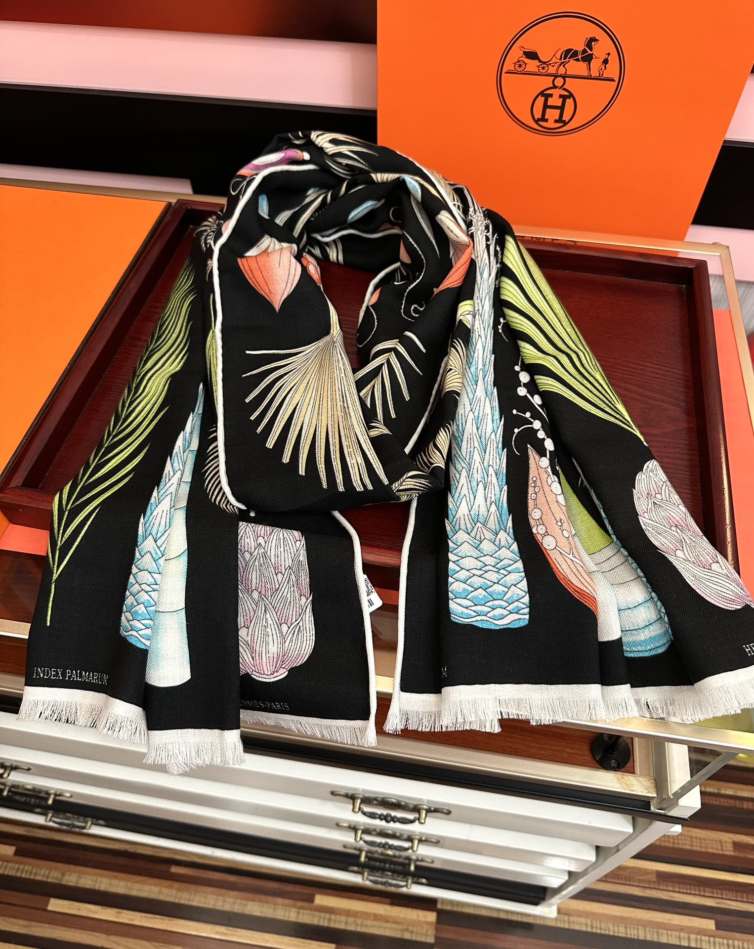 。爱马仕 太美了[吃瓜]下手一定要快[嘴唇]四季都可以用[勾引]真心美的让人非常非上身效果简直美翻了 品