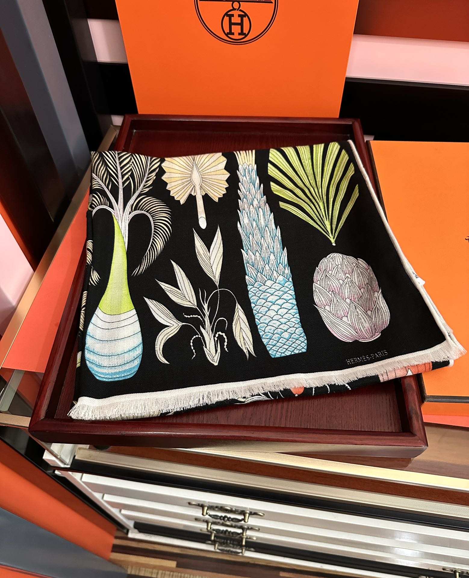 。爱马仕 太美了[吃瓜]下手一定要快[嘴唇]四季都可以用[勾引]真心美的让人非常非上身效果简直美翻了 品