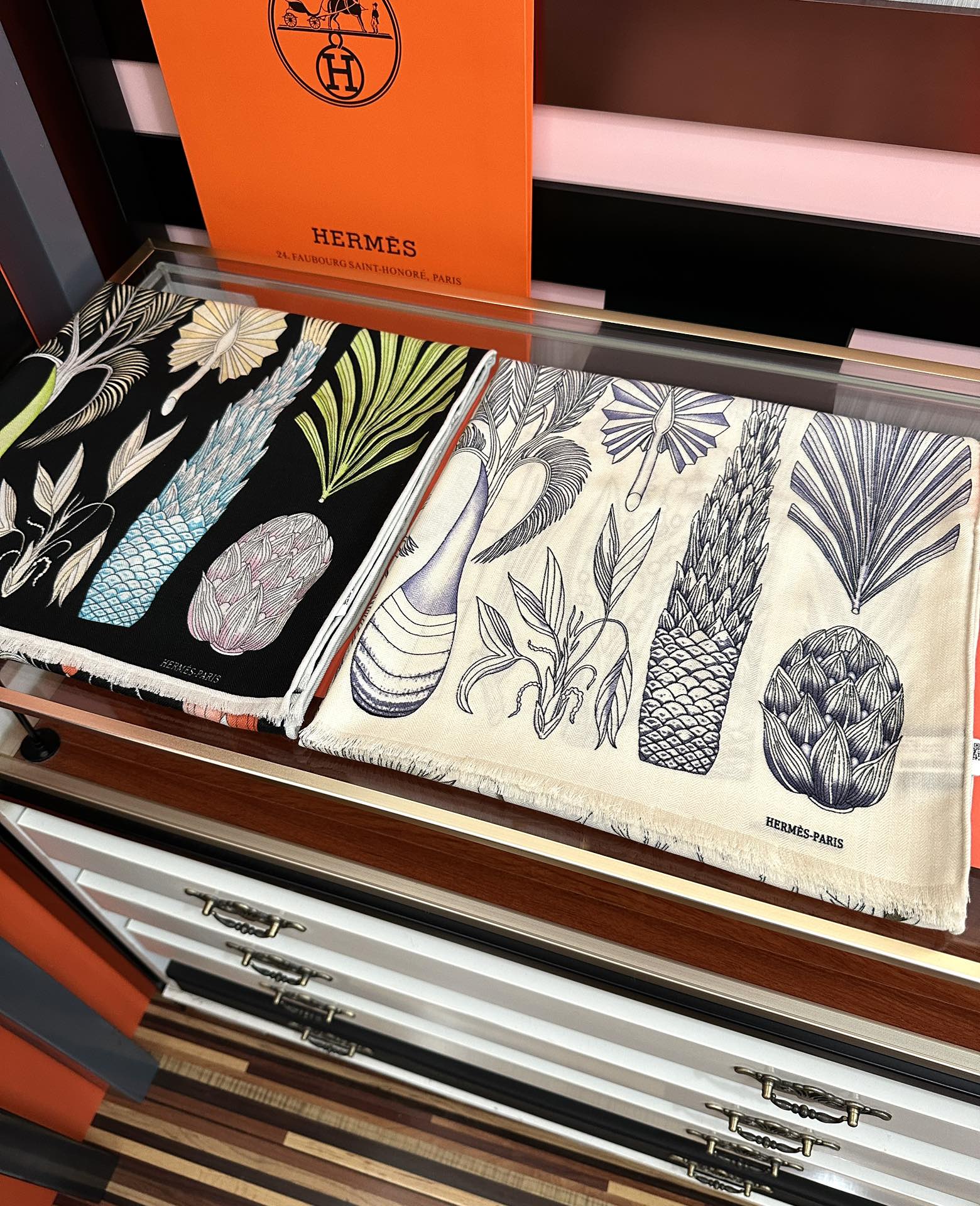 。爱马仕 太美了[吃瓜]下手一定要快[嘴唇]四季都可以用[勾引]真心美的让人非常非上身效果简直美翻了 品