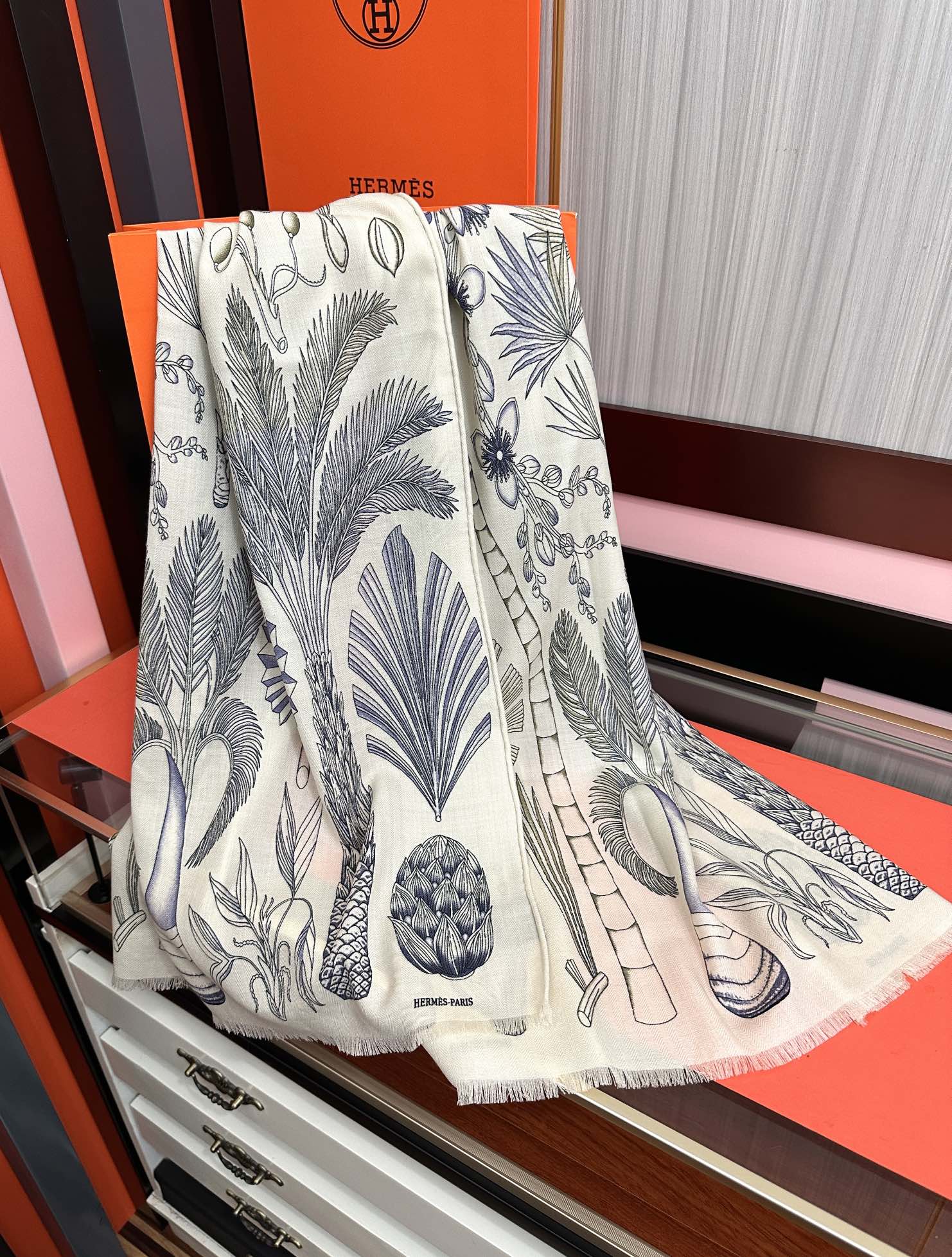 。爱马仕 太美了[吃瓜]下手一定要快[嘴唇]四季都可以用[勾引]真心美的让人非常非上身效果简直美翻了 品