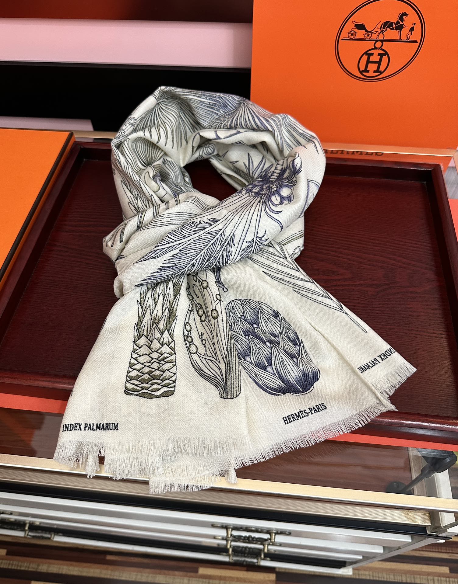 。爱马仕 太美了[吃瓜]下手一定要快[嘴唇]四季都可以用[勾引]真心美的让人非常非上身效果简直美翻了 品