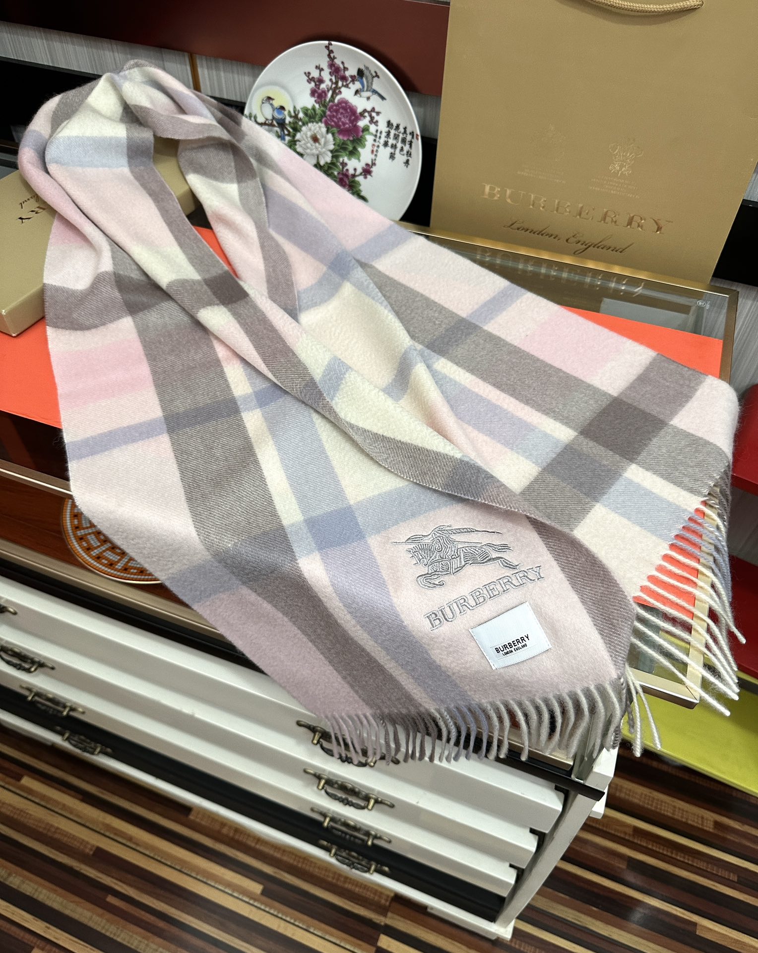 。85%山羊绒 2026巴宝莉【刺绣战马】采用内蒙古顶级山羊绒 最新款男女通用情侣款👫重磅推荐💥 经典的