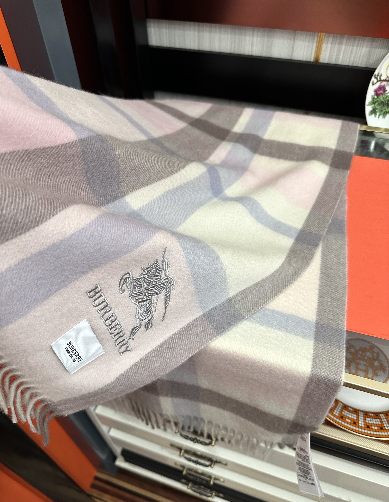 。85%山羊绒 2026巴宝莉【刺绣战马】采用内蒙古顶级山羊绒 最新款男女通用情侣款👫重磅推荐💥 经典的