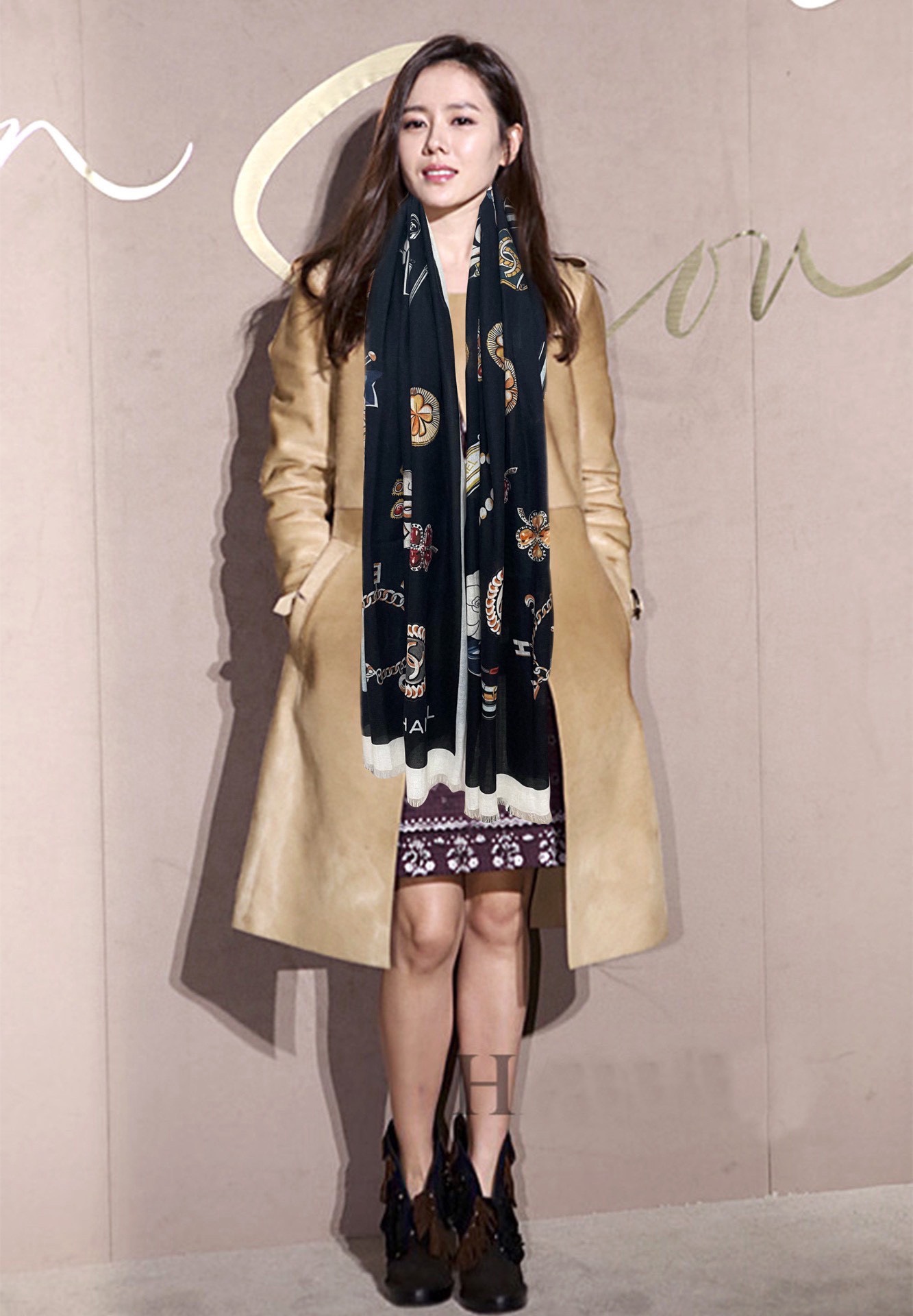 Chanel 小香 2026最新款‼ 真心赞 【双面戒指绒长巾】 实物真心美 细节都可见 高端 VI 绝对值得入手 尺寸：100x200cm