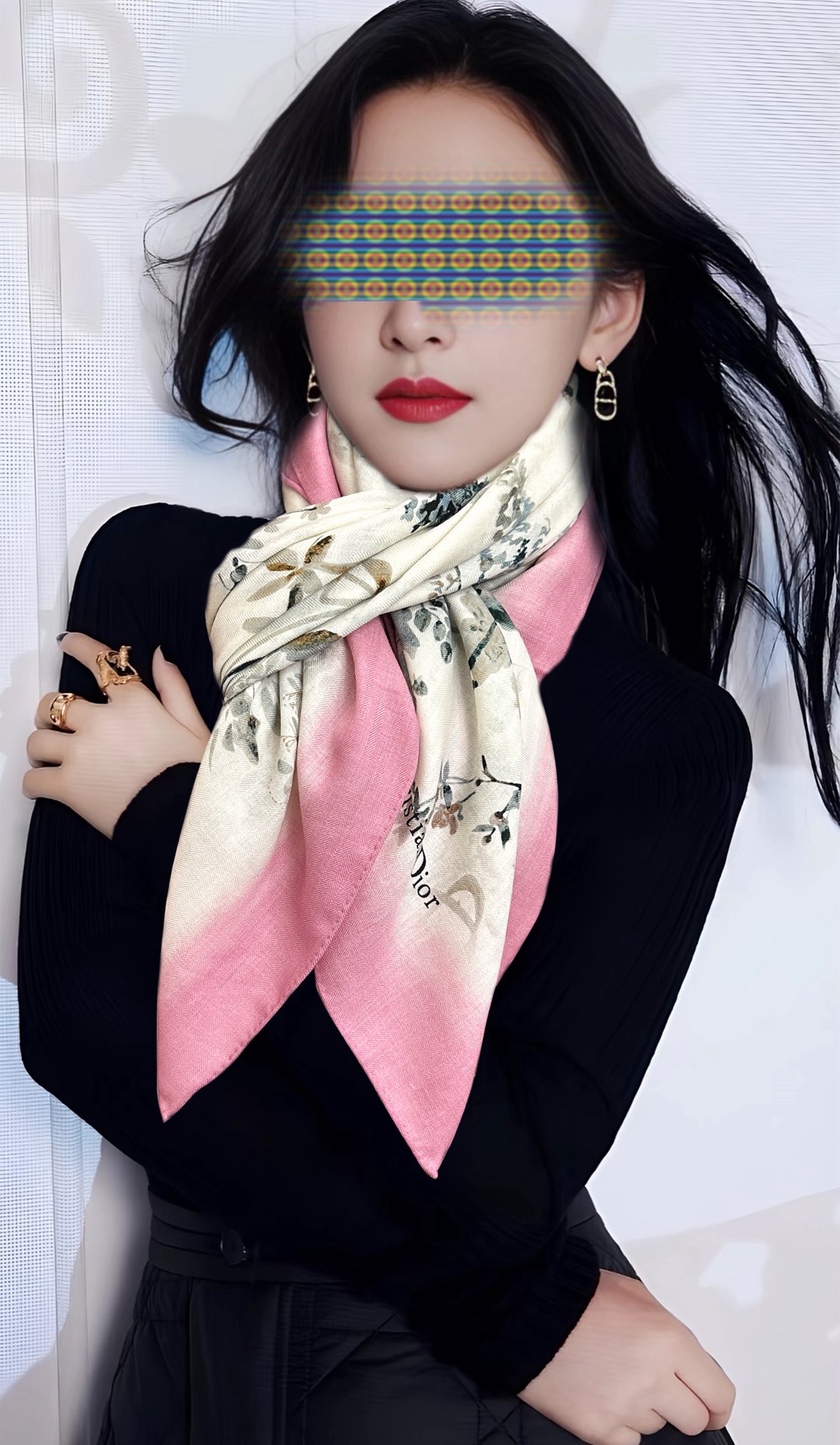 NO:729108,New Dior ZG Sync 2026 [Double-sided same color] Classic and elegant [Gift] ~ Temperament to the core [Color] The fabrics of the new season are super high-end, really super soft, silky smooth [Sun] Strong toughness and not easy to be snagged! This year's new series ~ I'm really impressed by the design. [Strong] A silk scarf [color] gives you the best match [lips] The effect on the upper body is simply elegant and temperamental [gift] very smart. Layered and elegant texture. [celebration] fragrance powder must go into the upper body [hair] Needless to say, the effect is really beautiful (it feels better when paired with clothing, shoes and bags) [Beer] The real thing is definitely more beautiful [Strong] [Sun] Size 140x140, material 30 silk cashmere, 2-color high version scarf, high version scarf, dior, real silk19860909新款迪奥 ZG同步 2026【双面同色】经典优雅[礼物]~气质到骨子里[色]新一季的面料超高级,真心超级柔软,丝丝顺滑[太阳]韧性很强 不容易被轻易勾丝！今年新出的系列~真的被这样的设计美到[强]一条的丝巾[色]给你最好的搭配[嘴唇]上身效果简直优雅气质到不行[礼物]非常灵动.层次优雅质感.[庆祝]香粉必入[發]上身效果真的不用多说的美(搭配服饰鞋包更有感觉)[啤酒]实物绝对更美[强][太阳]尺寸140x140、材质30真丝丝羊绒,2色高版本围巾,高版本围巾,dior,real silk,scarf