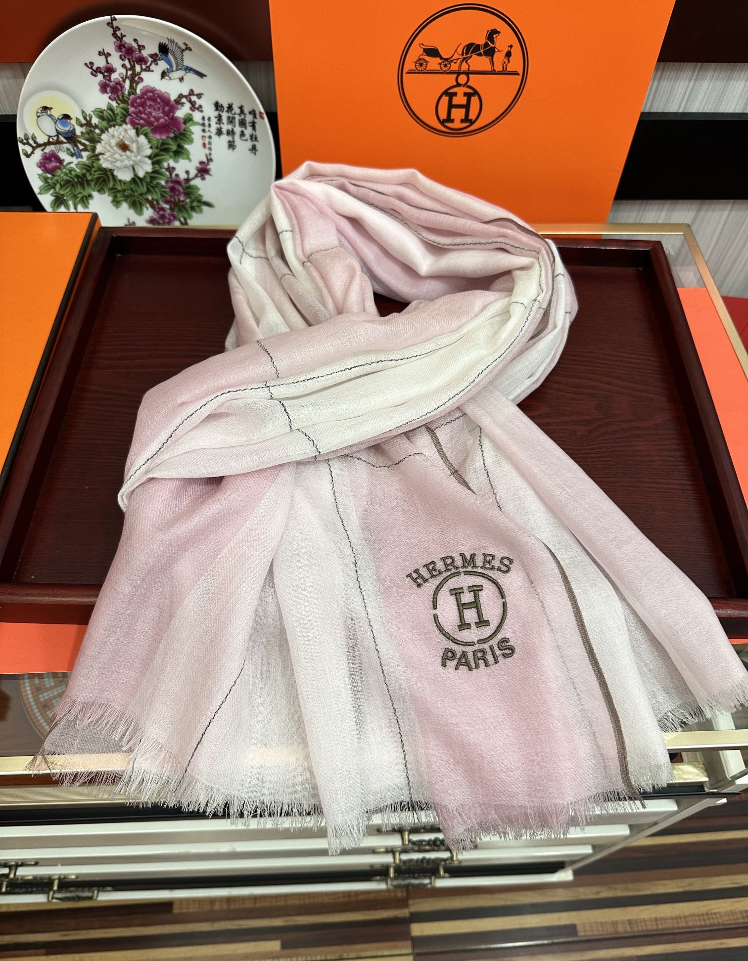 。爱马士🧣2026 太美了[庆祝]万众瞩目经典版到货🎆最优质的年轻设计师推出的最新概念👓搭配调色纱染再色