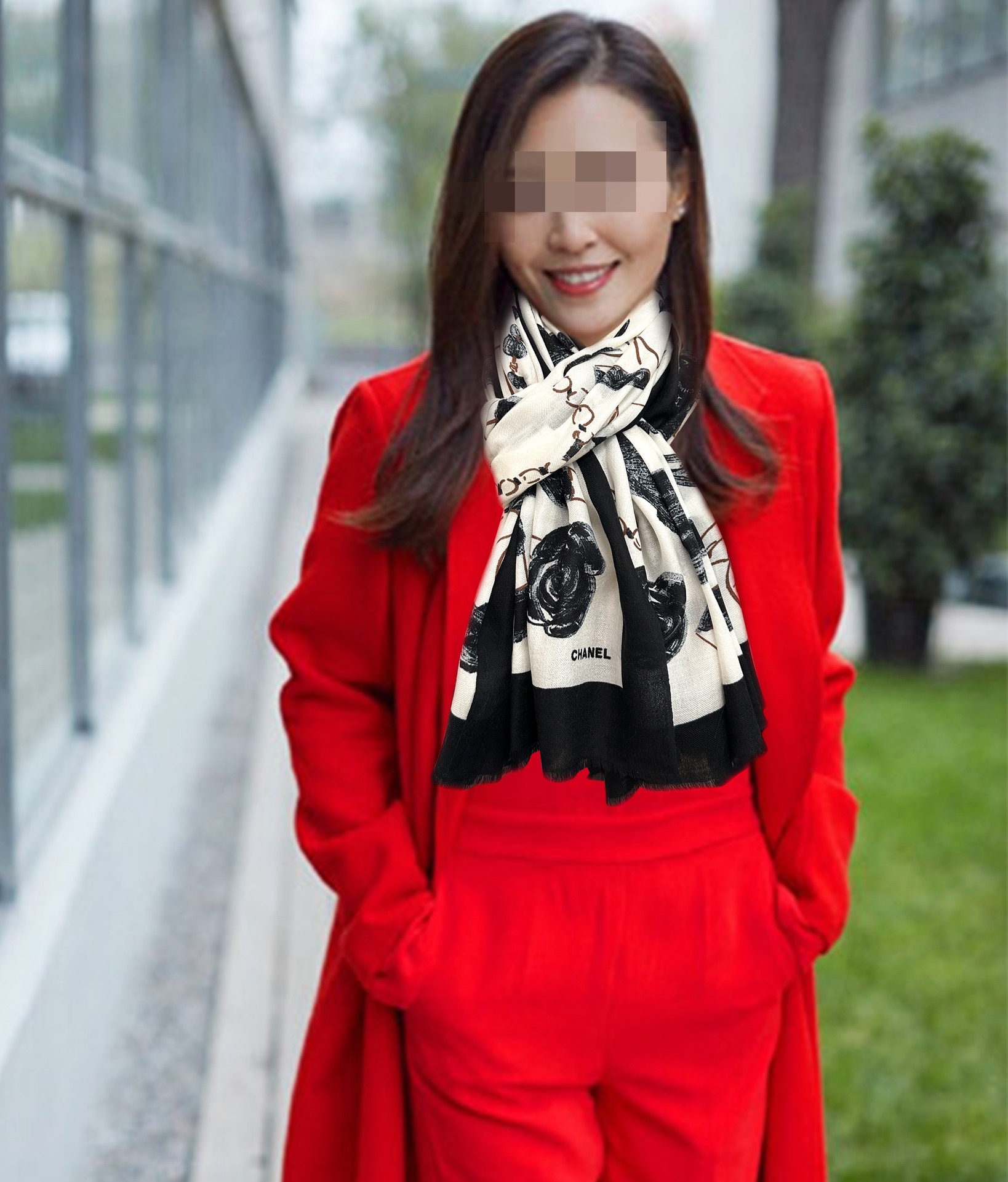 NO:821300,New Xiaoxiang 2026 latest model, so beautiful that my heart is moved. The shawl is really beautiful. No matter the design or printing, the details are in place. It can be seen that the whole scarf gives people an aura and is very delicate at the same time. High-end VIP recommendation is definitely worth buying. Size 100xcm high version scarf, high version scarf, shawls19860909上新 小香2026最新款、太美到心动实物真心美 披肩配以印花无论设计喷绘都是非常到位细节都可见整个围巾给人气场的同时又非常精致高端VIP推荐绝对值得入手的款尺寸100xcm高版本围巾,高版本围巾,shawls,scarf