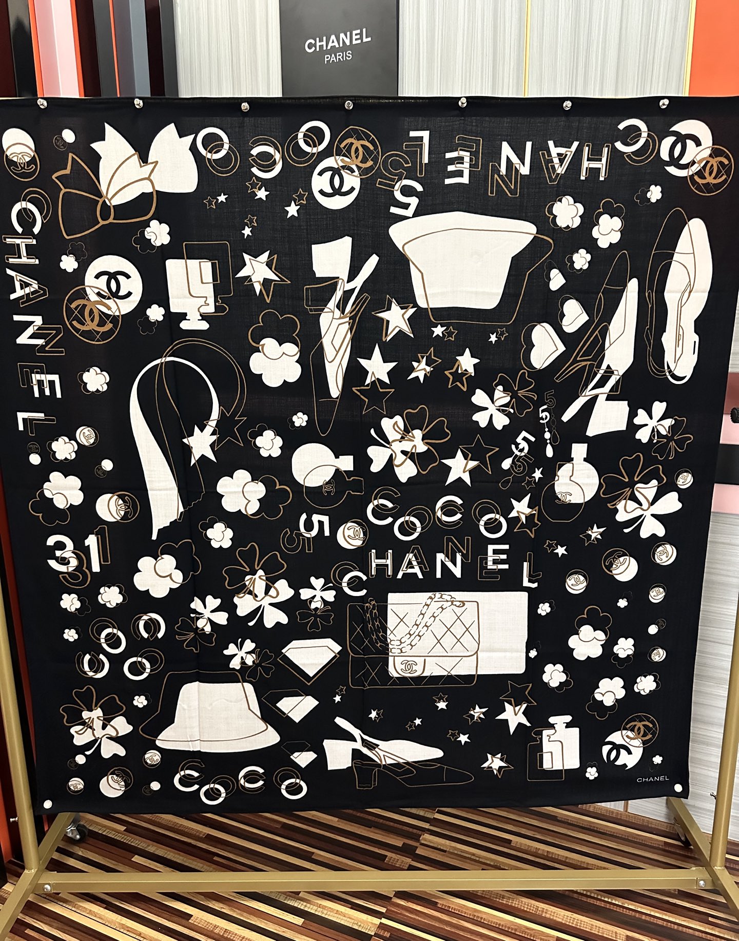 。香奈儿 【双面同色】经典双C优雅Coco风[礼物]~气质到骨子里[色]香奶奶新一季的面料超高级，真心超