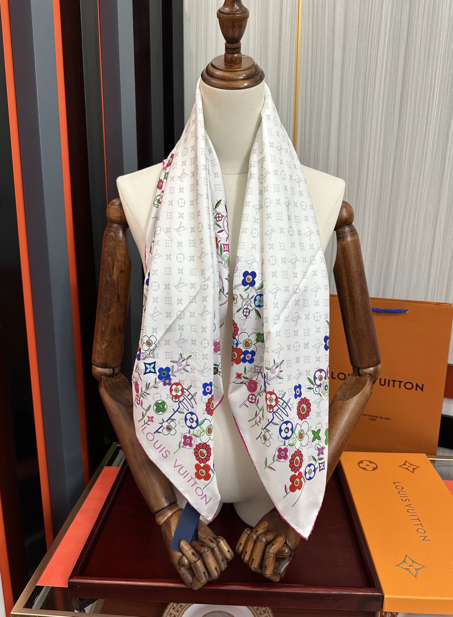 。最新款 LV 高品质永远都是那么经典[庆祝]今年最流行的款式[太阳]顶级设计 Monogram SuP
