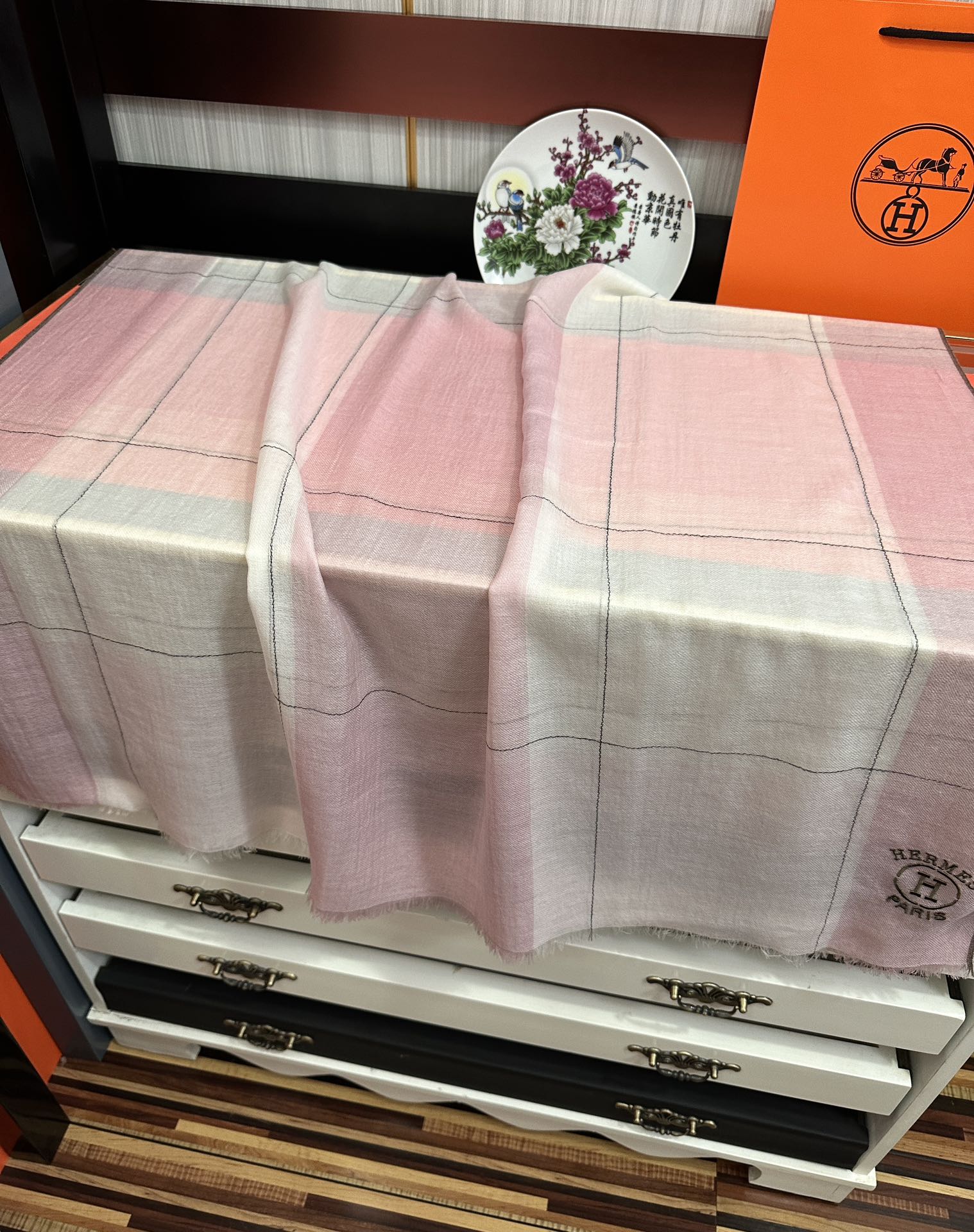 。爱马士🧣2026 太美了[庆祝]万众瞩目经典版到货🎆最优质的年轻设计师推出的最新概念👓搭配调色纱染再色