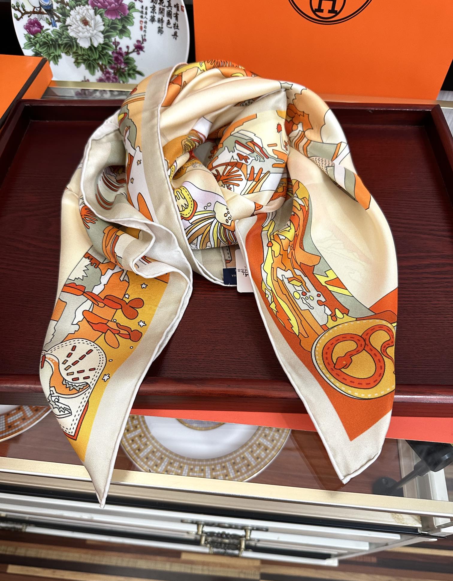 高版本2026 。HERMES 重磅[庆祝]女士小姐姐们必备款方巾[嘴唇]精简时髦，太美了[發]品质感很