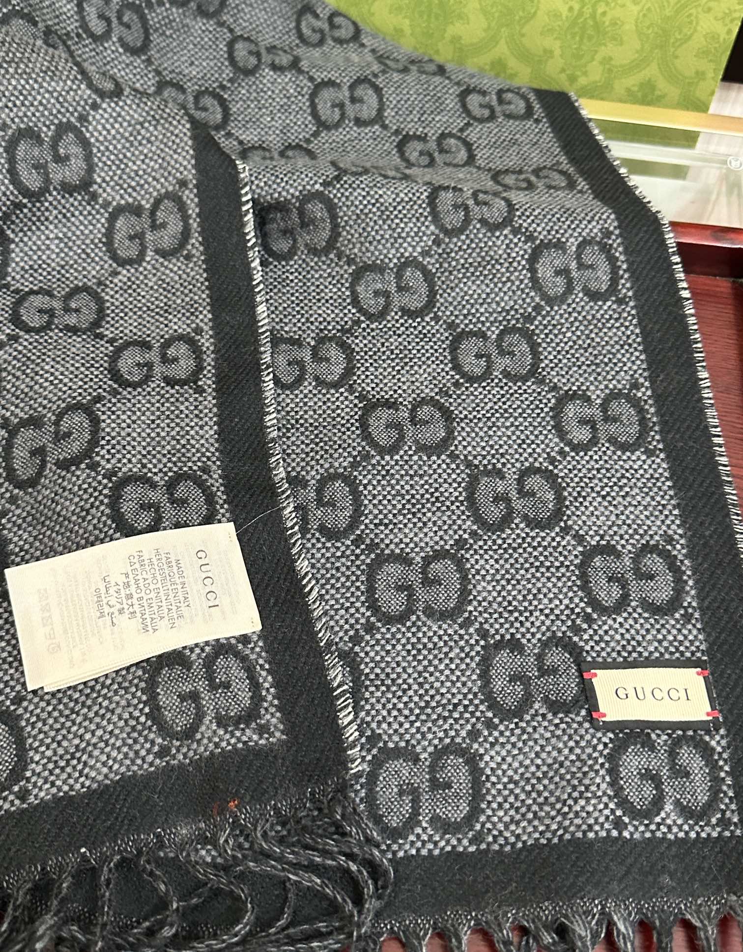 爆款。✨GG字母双面长巾[礼物]经典牛仔蓝双G字母双面交织图案[得意]一面大GG [拥抱]一面小GG ，