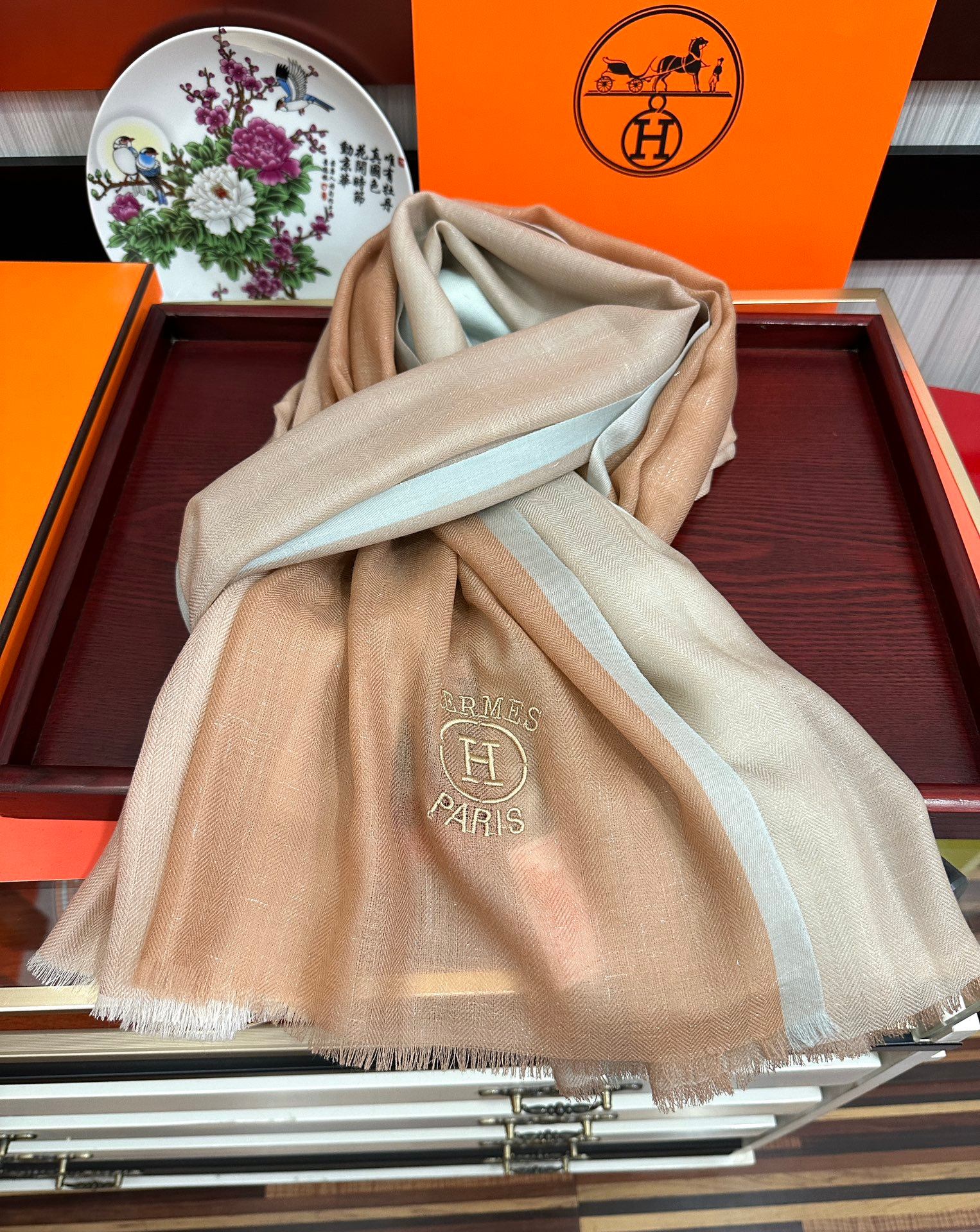 。2011 爱马士 🧣万众瞩目内蒙古绣标经典版到货🎆最优质的年轻设计师推出的最新概念👓搭配调色纱染再色织