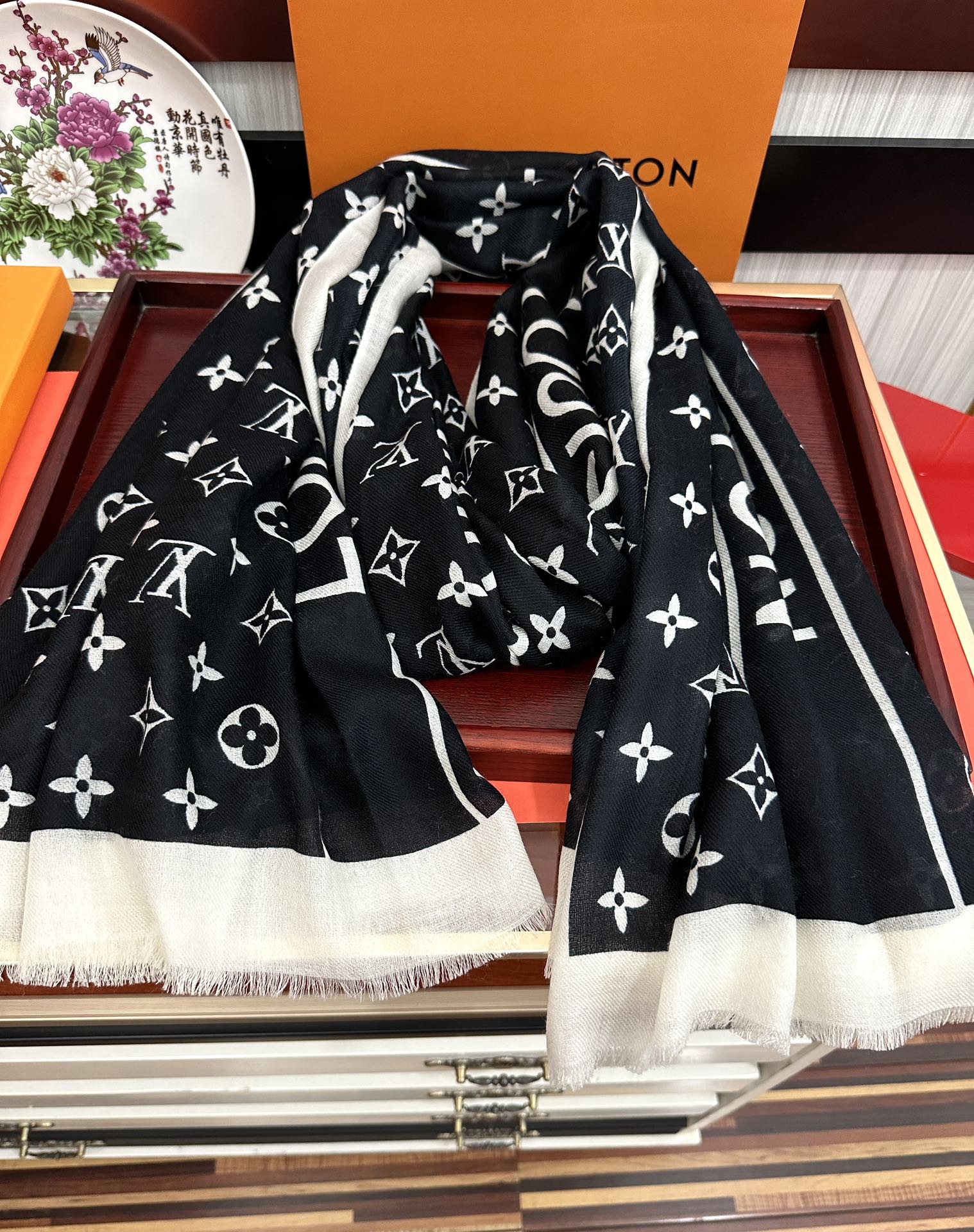 上新 L家 2026 最新款‼️真心赞👍【双面戒指绒长巾】😘💍实物真心美 🎀披肩配以印花💓💃🏻无论设计喷