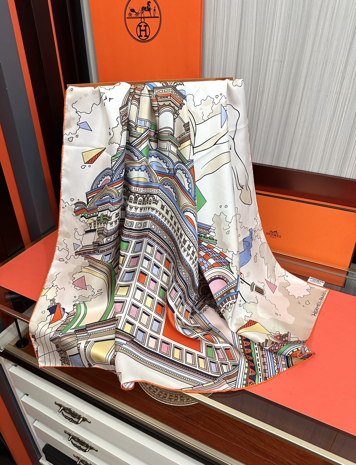 。高品质 爱马仕 2026新款太美了【骏马奔腾】精致手工卷边，买到都说好👍下手一定要快高端 大爱❤️女人