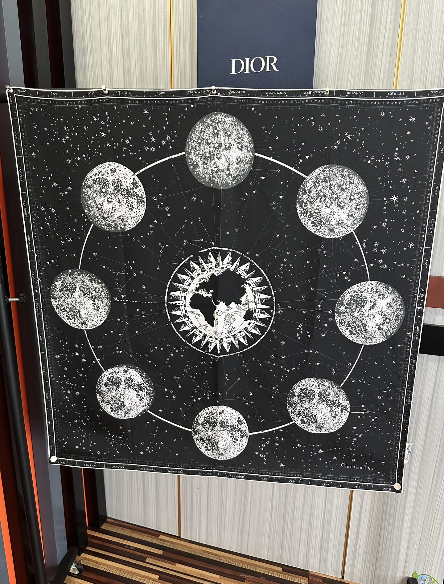 新款Dior 【星座系列】2026新款💦丝印花方巾是发布秀的款式[庆祝]Zodiac 印花[玫瑰]展示对