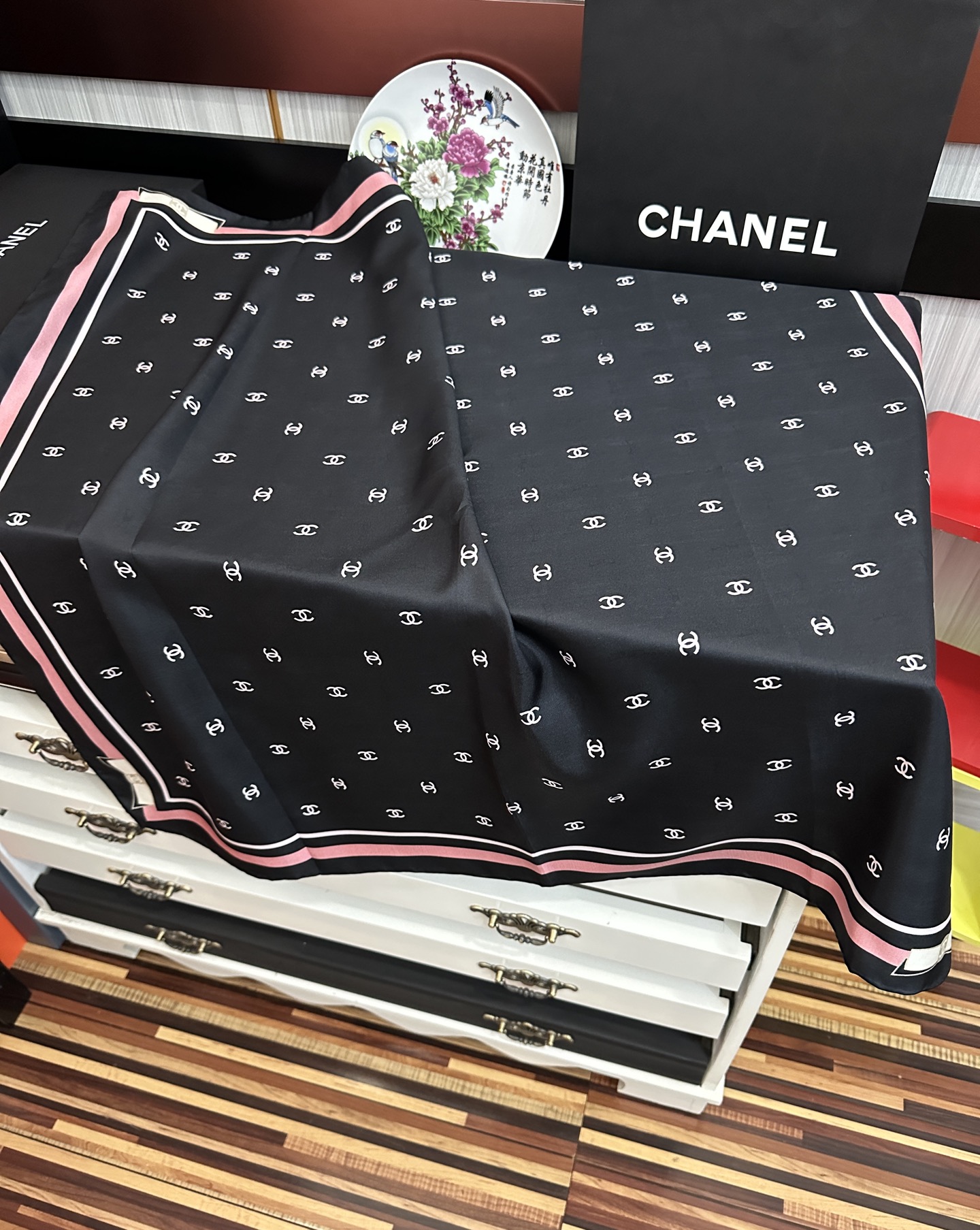 新款[發]CHANEL 官网同步【双面同色蝴蝶结🎀】18姆米 2026新品方巾必须征服它今年丝巾的戴法[