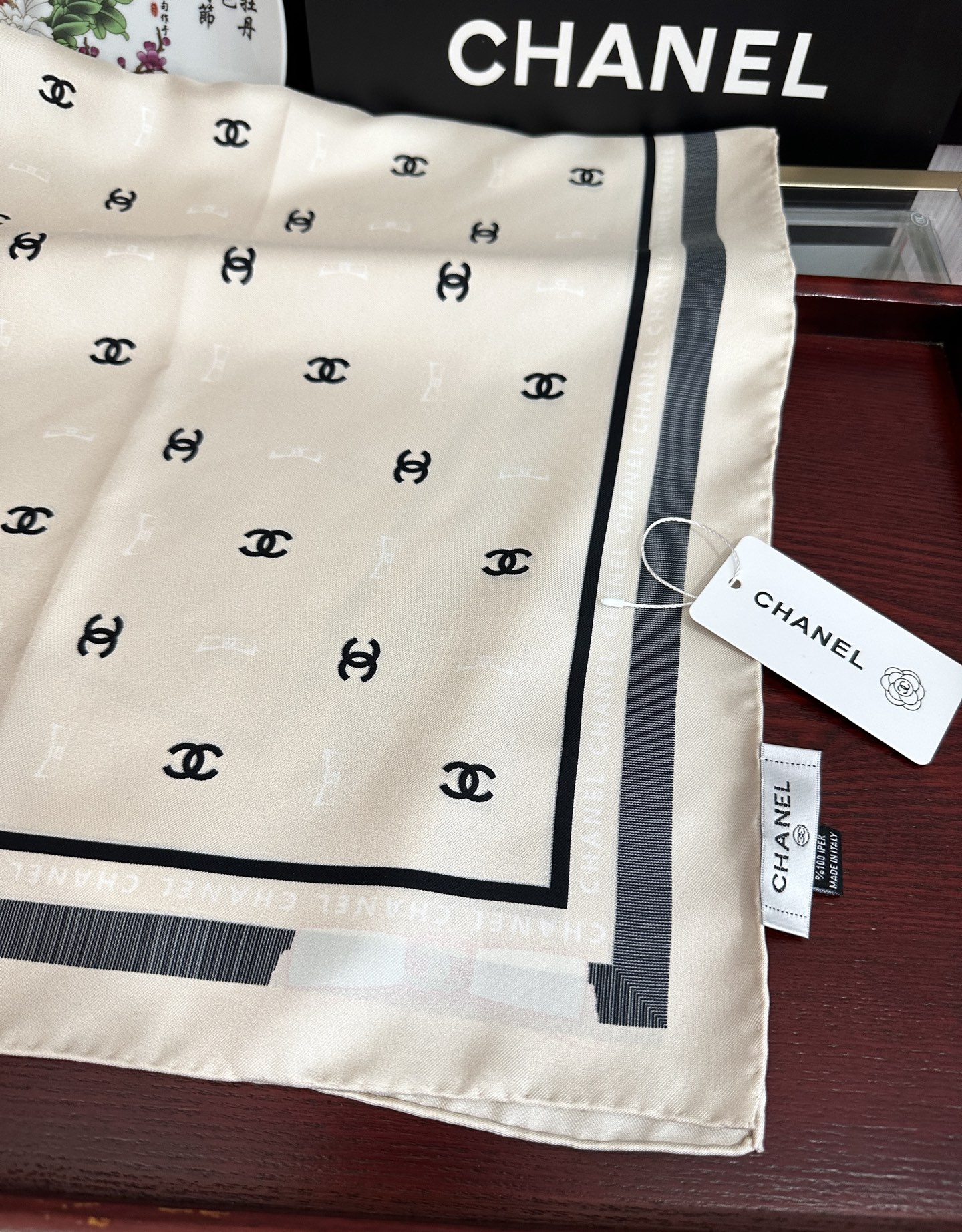 新款[發]CHANEL 官网同步【双面同色蝴蝶结🎀】18姆米 2026新品方巾必须征服它今年丝巾的戴法[