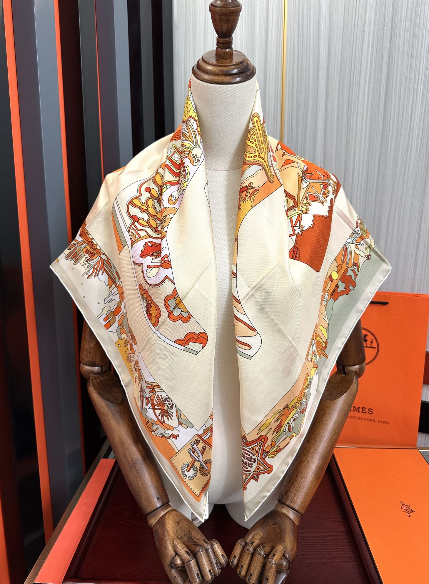 高版本2026 。HERMES 重磅[庆祝]女士小姐姐们必备款方巾[嘴唇]精简时髦，太美了[發]品质感很