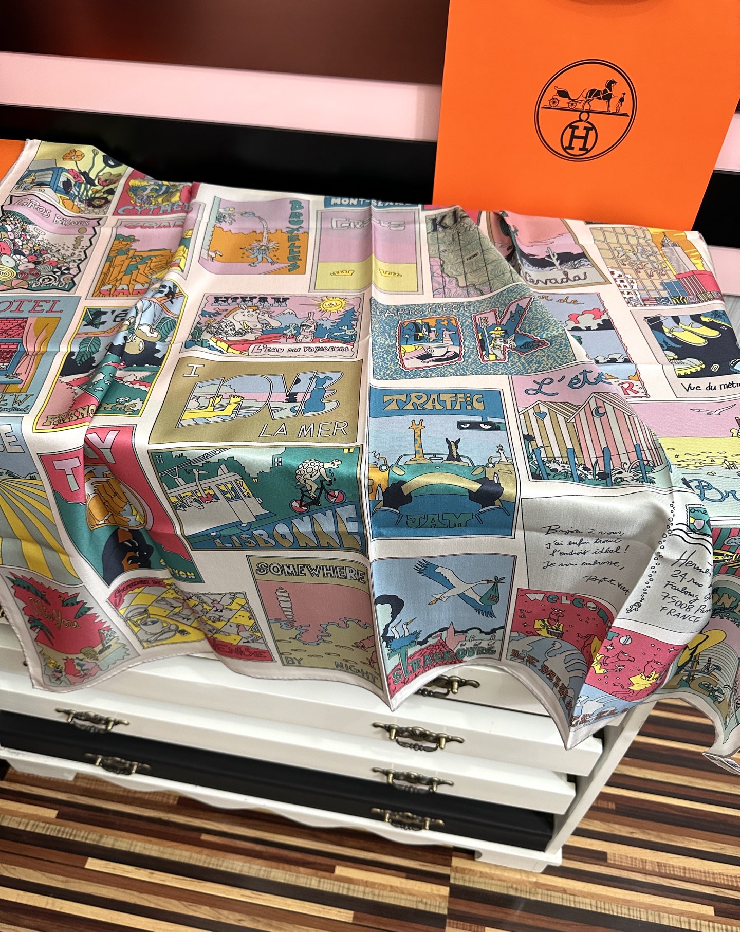 。新款 爱马仕 2026新款太美了【乐享天地90方巾】精致手工卷边，买到都说好👍下手一定要快高端 大爱❤
