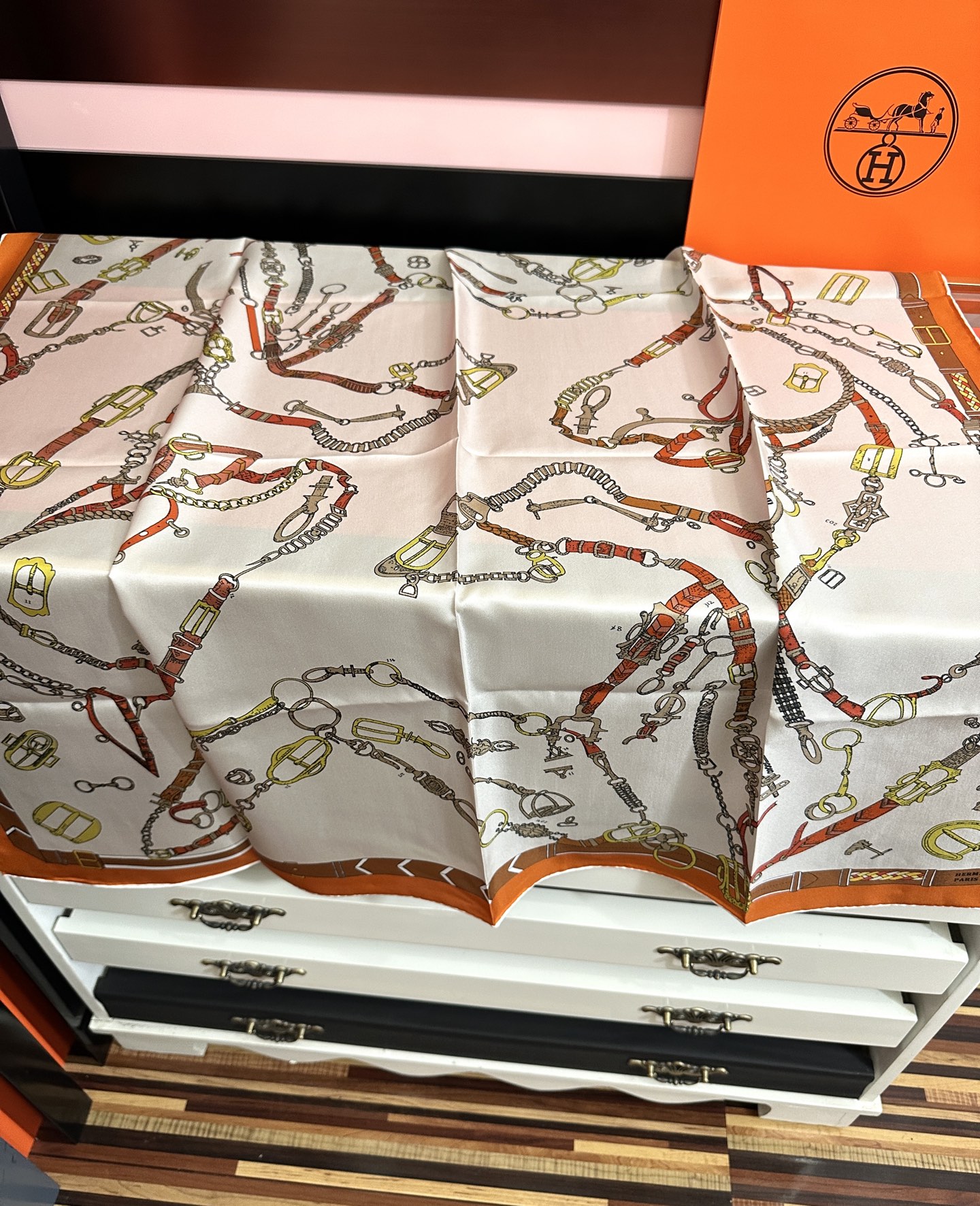 。 爱马仕 2026新款【跃动的马儿】精致手工卷边，买到都说好👍下手一定要快高端 大爱❤️女人尤物 货极