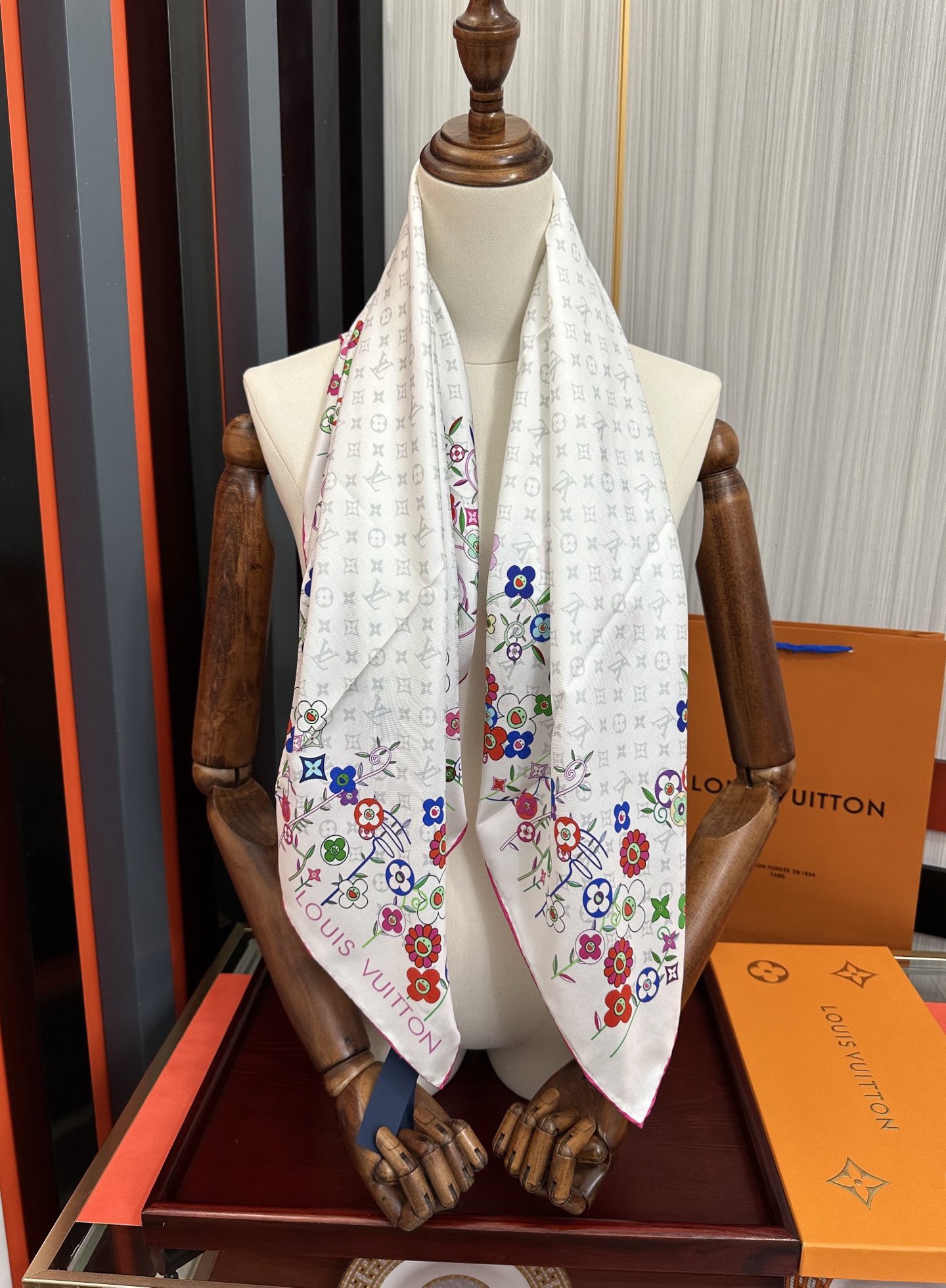 。最新款 LV 高品质永远都是那么经典[庆祝]今年最流行的款式[太阳]顶级设计 Monogram SuP