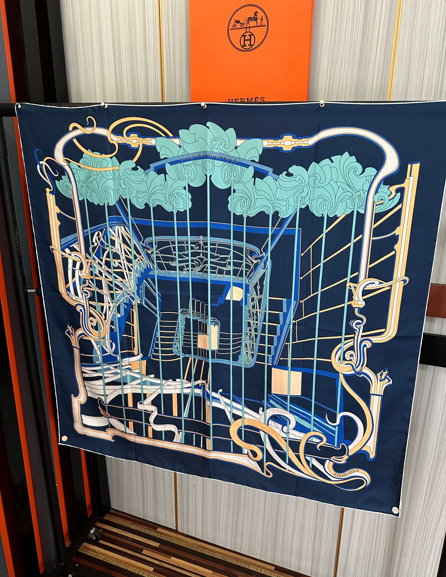 🔥新款爱马仕 2026【马鞭起舞线条版】90方巾 创作渊源在比利时的圣吉尔区[嘴唇]建筑师维克多•霍塔 