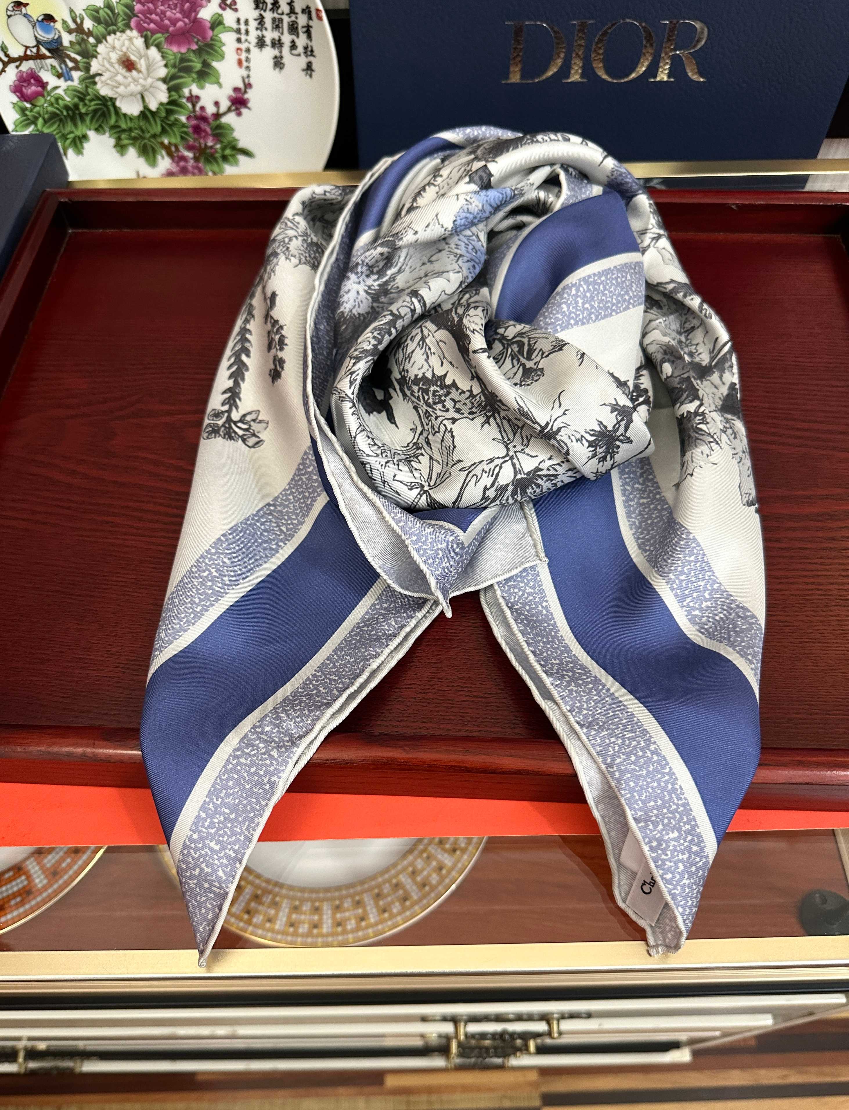 🔥高版本Dior Chardons 图案印花[玫瑰]展示象征着保护、韧性和自由的苏格兰国花[得意]采用白