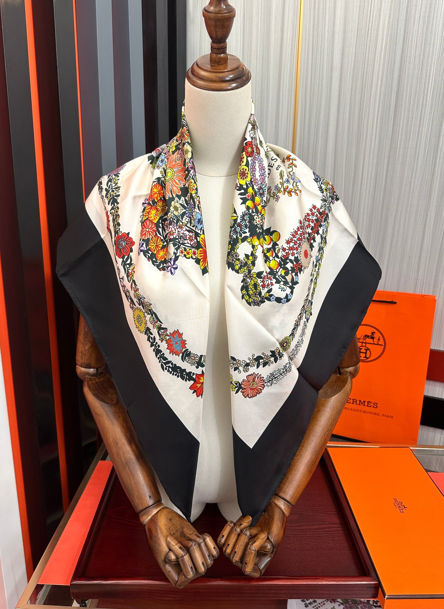 🔥高版本 爱马仕 2026经典单品展现强大而迷人的女性魅力精髓[色]此90方巾推陈出新[太阳]诠释无限的情感和自由，以别