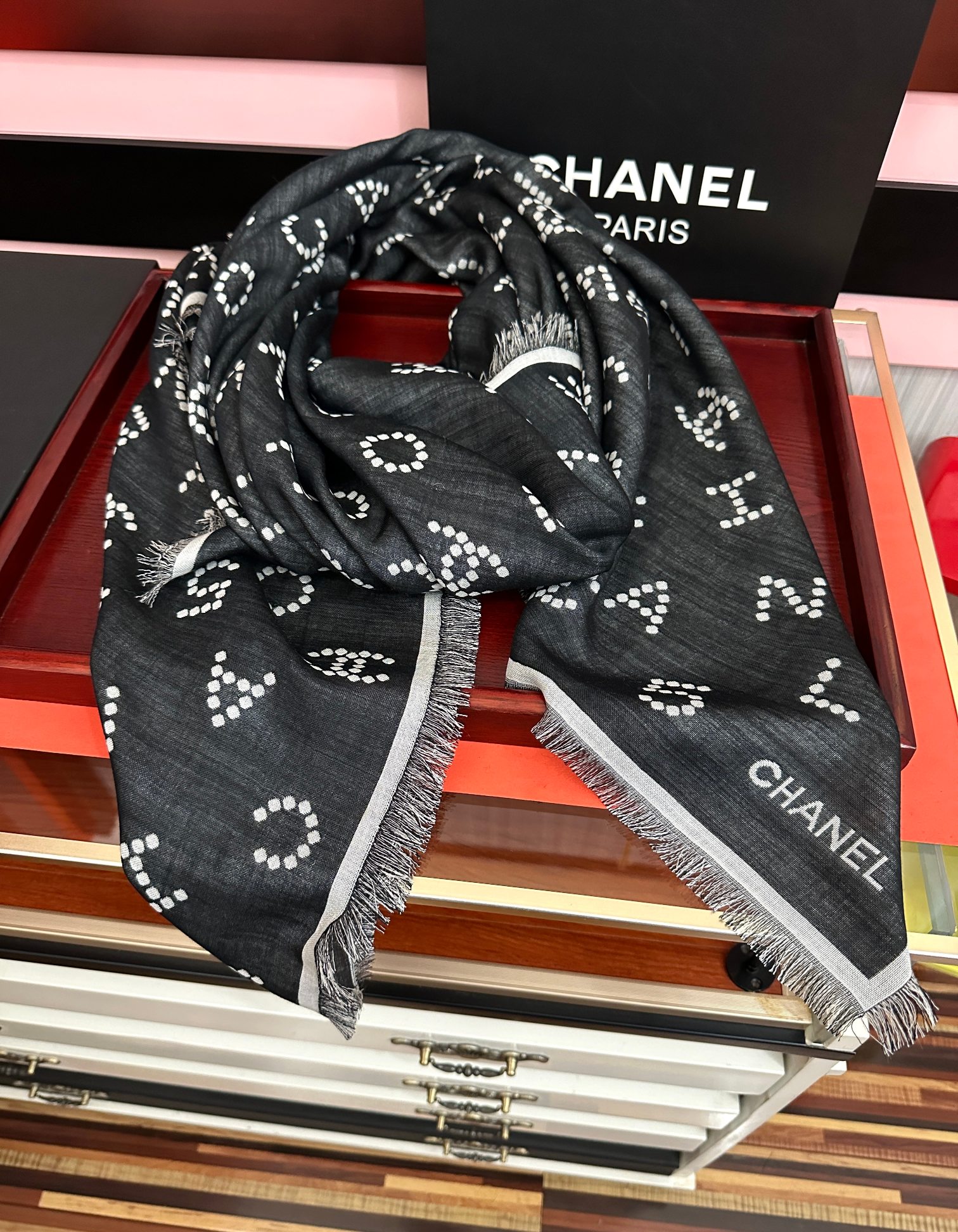 高版本  顶级品质 香奈儿❤️珍珠logo 经典茶花优雅Coco风[礼物]Chanel最新丝绒大方巾~气质到骨子里[强]