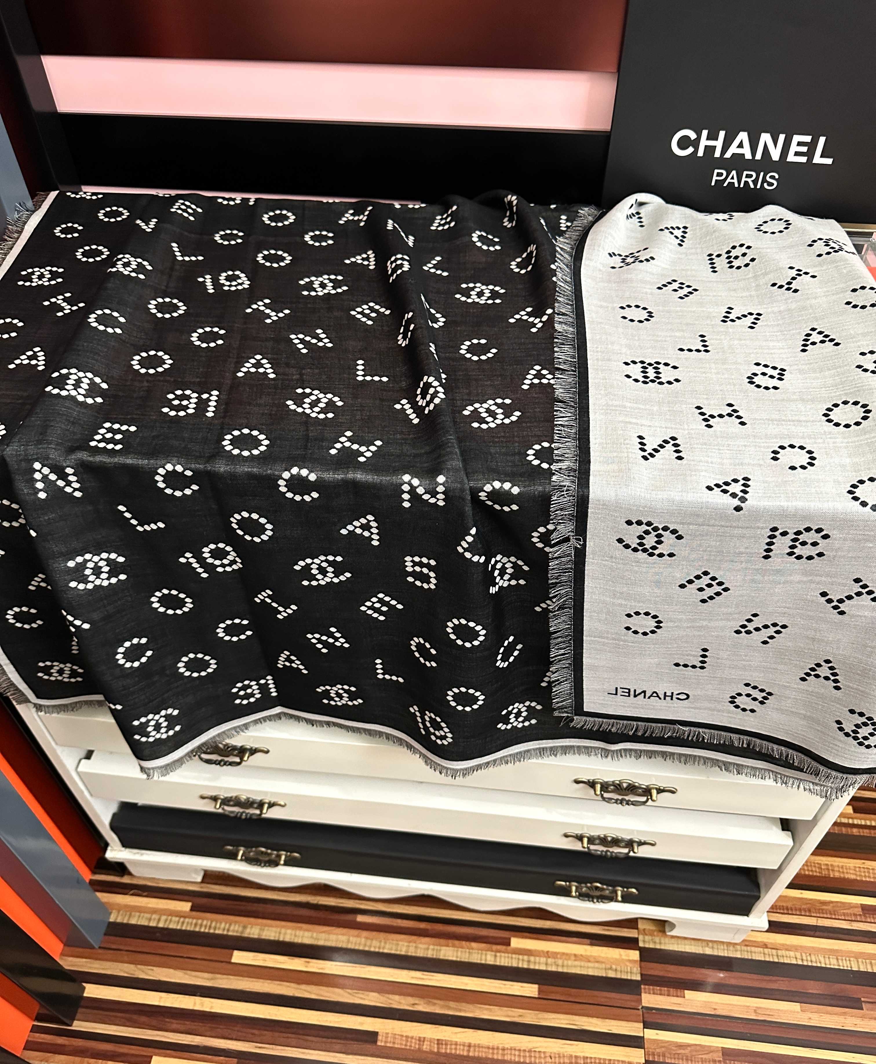 高版本  顶级品质 香奈儿❤️珍珠logo 经典茶花优雅Coco风[礼物]Chanel最新丝绒大方巾~气质到骨子里[强]