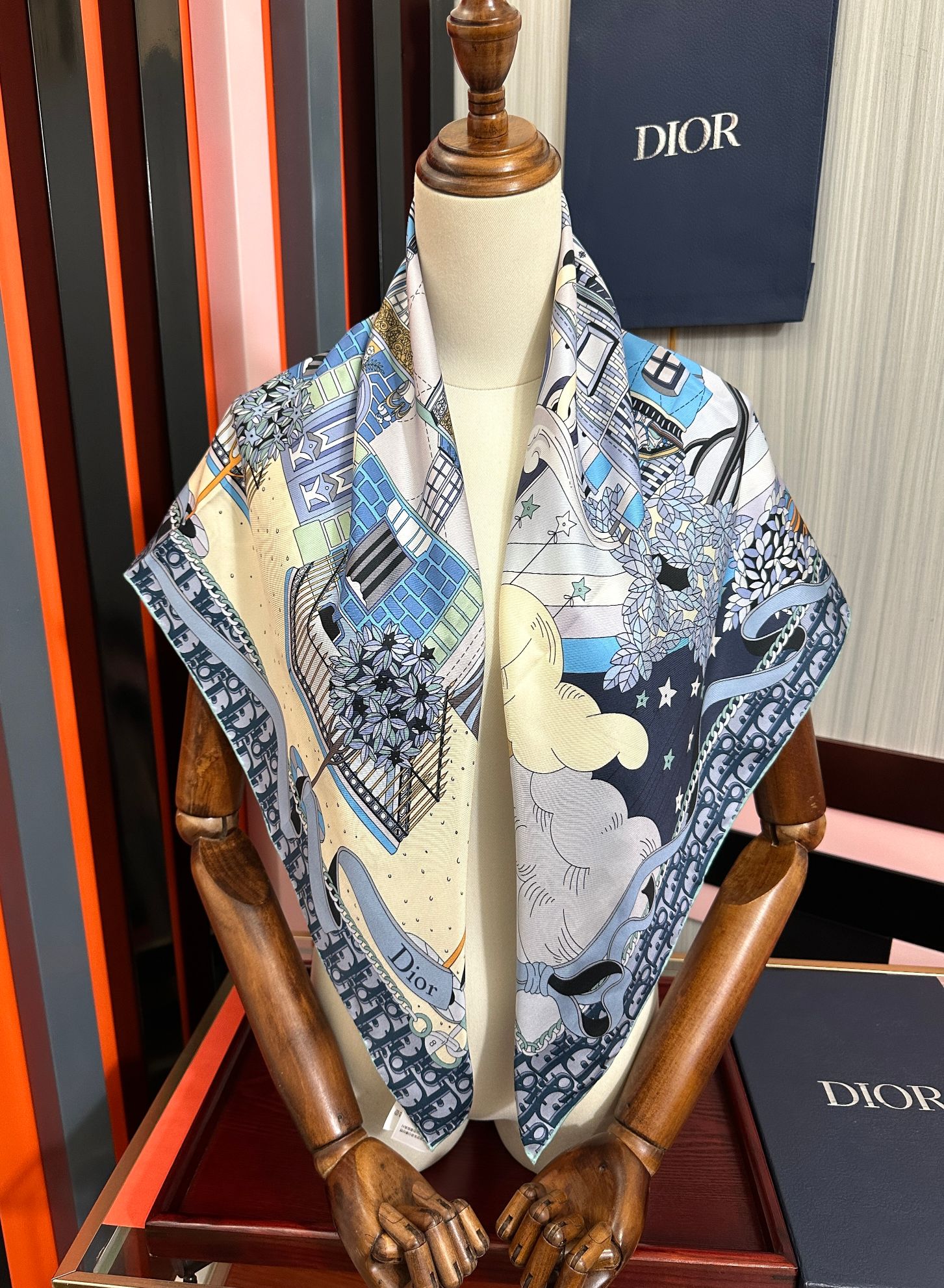 🔥上新 高版本Dior2026最新款 这款方巾饰以 Christian 印花[嘴唇]点缀以充满诗情画意的